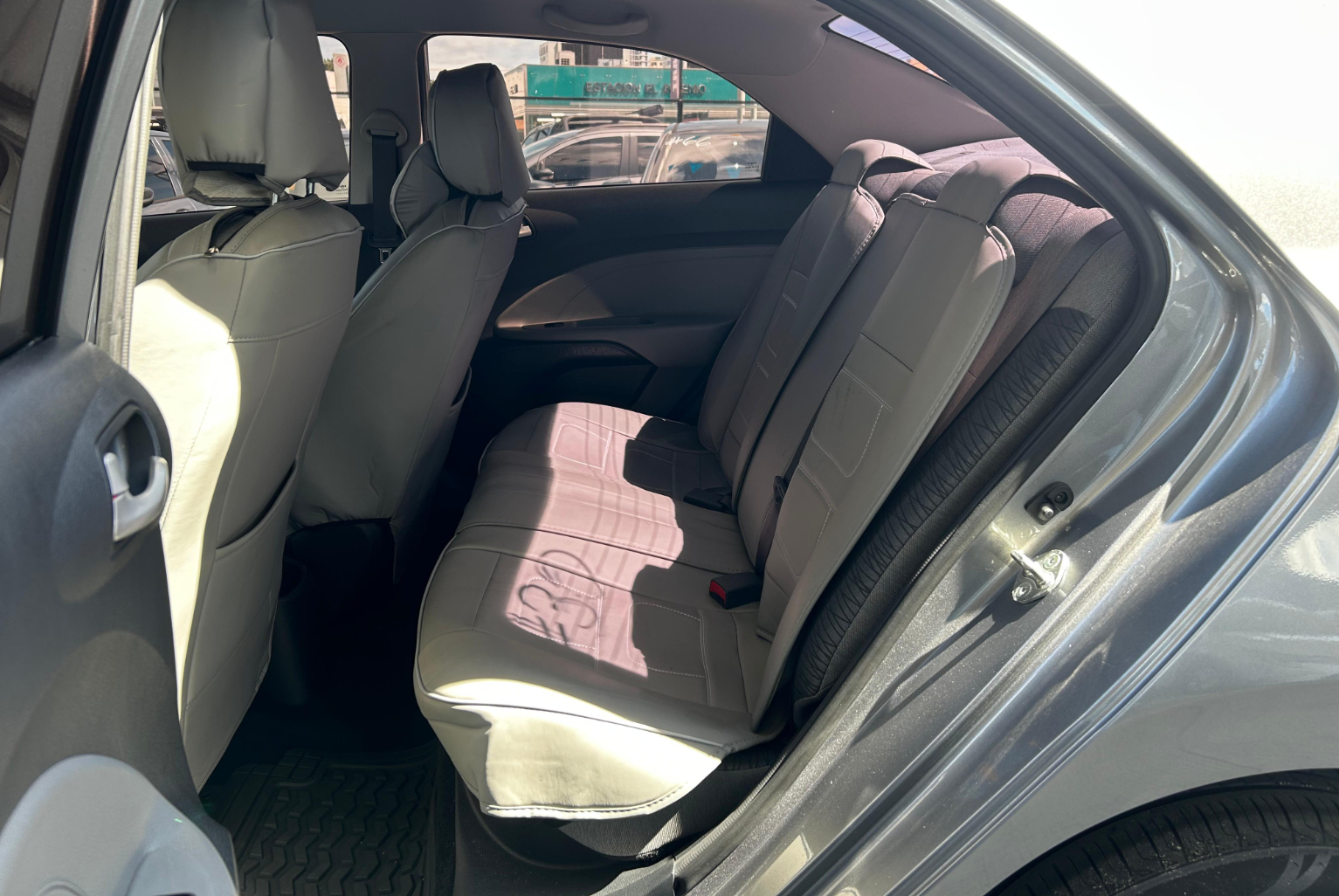 Kia Soluto 2024 Automático color Gris, Imagen #10