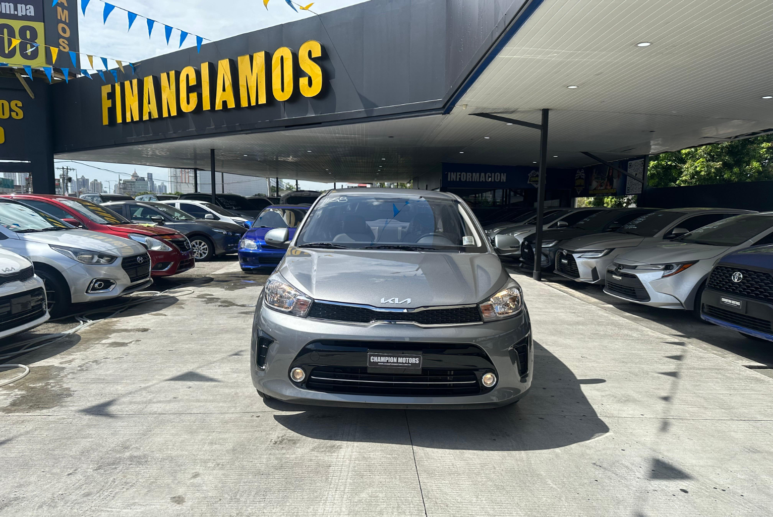 Kia Soluto 2025 Automático color Gris, Imagen #2