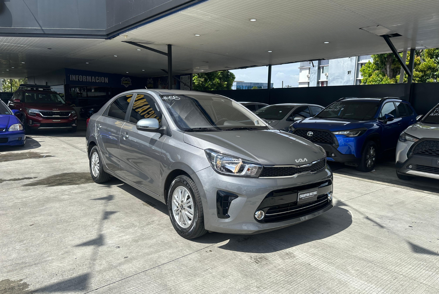 Kia Soluto 2025 Automático color Gris, Imagen #3