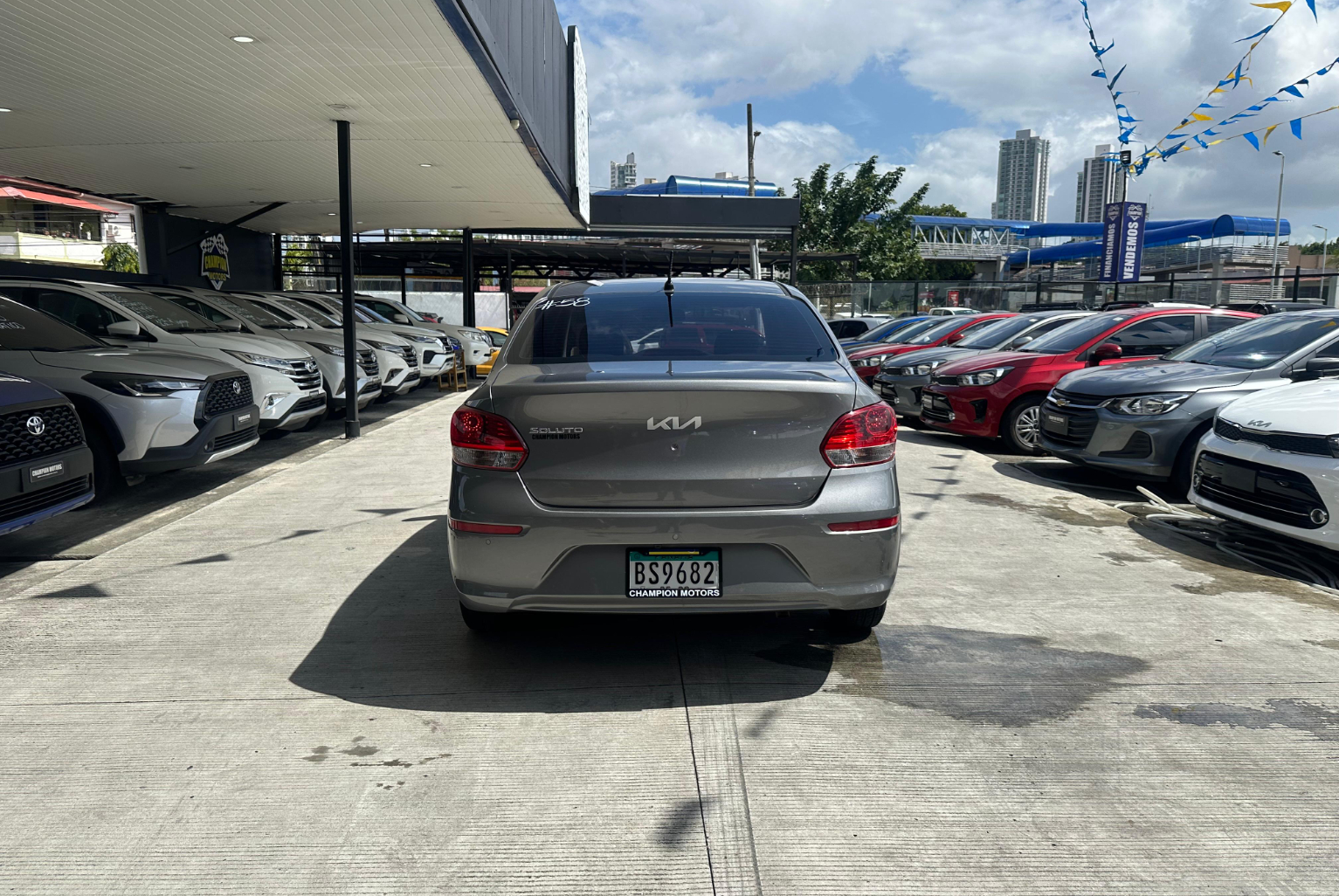 Kia Soluto 2025 Automático color Gris, Imagen #5