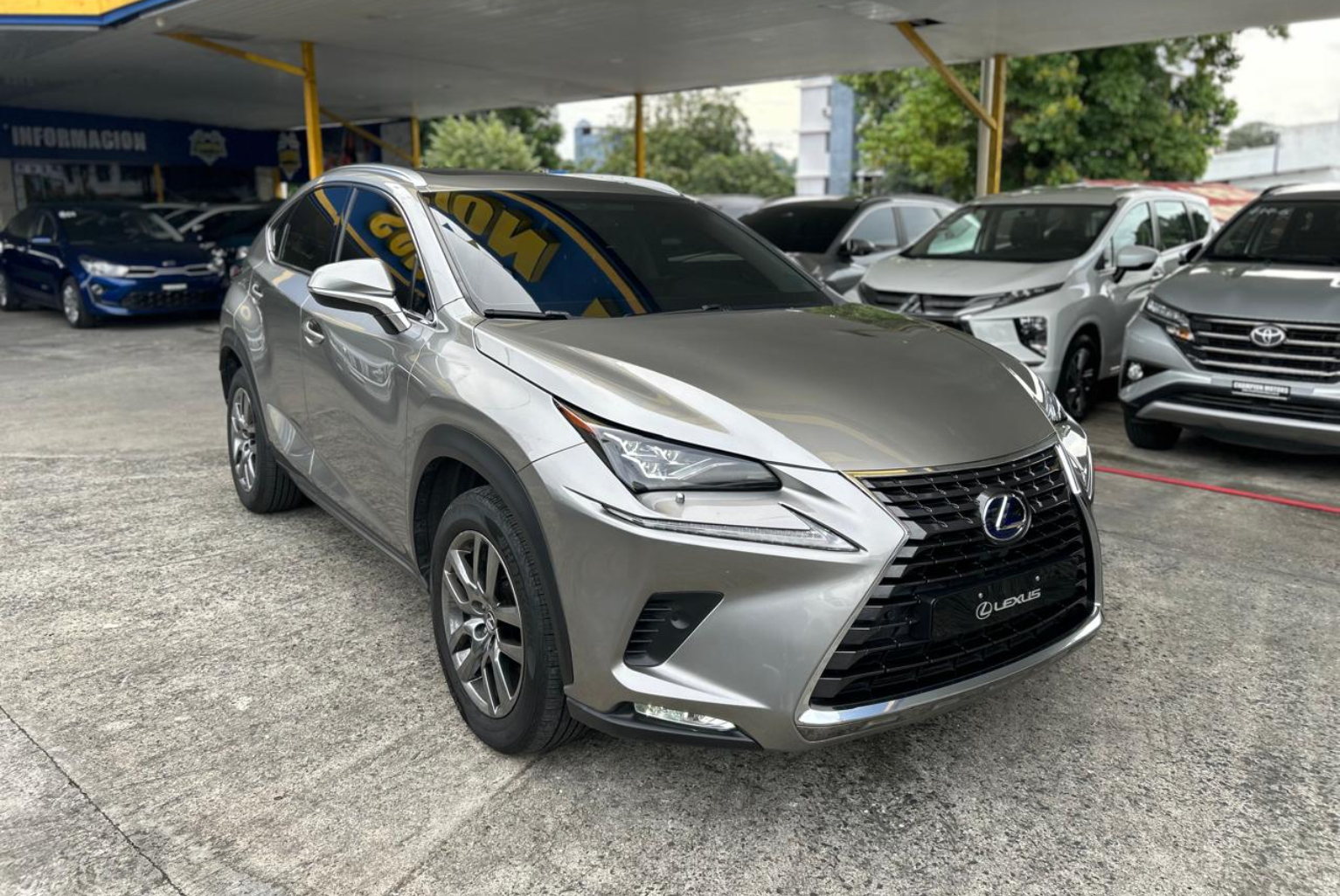 Lexus NX 300h 2019 Automático color Gris, Imagen #3