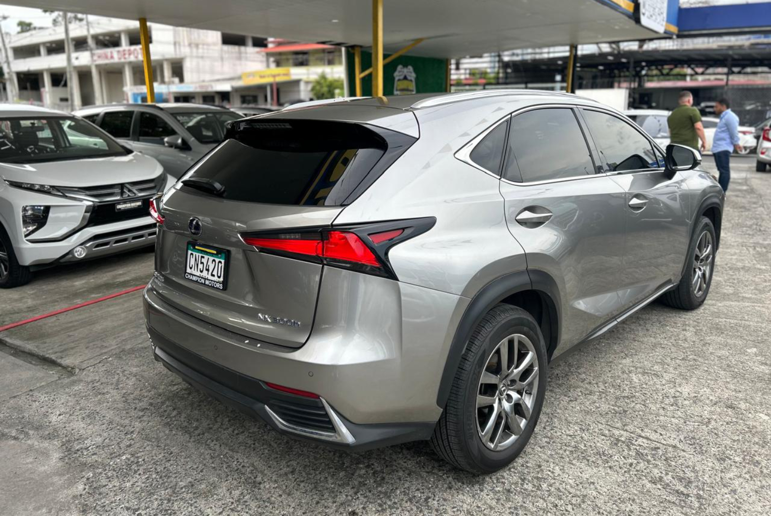 Lexus NX 300h 2019 Automático color Gris, Imagen #4