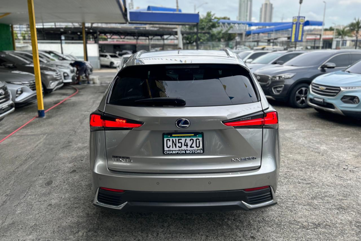 Lexus NX 300h 2019 Automático color Gris, Imagen #5