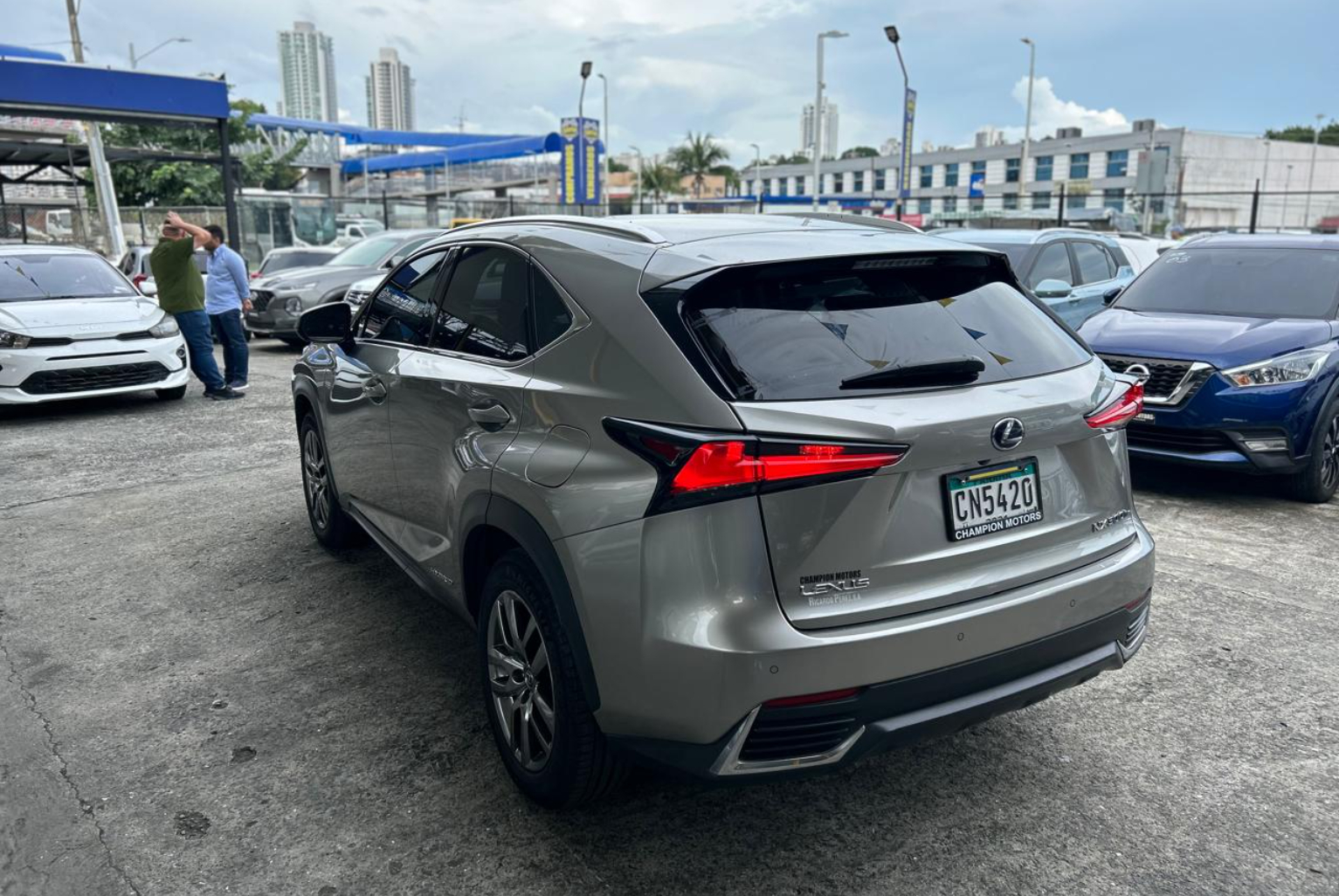 Lexus NX 300h 2019 Automático color Gris, Imagen #6