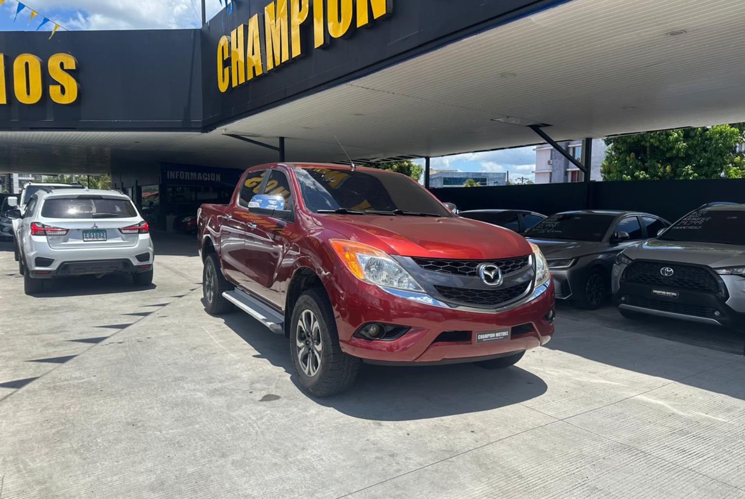 Mazda BT-50 2015 Automático color Rojo, Imagen #3