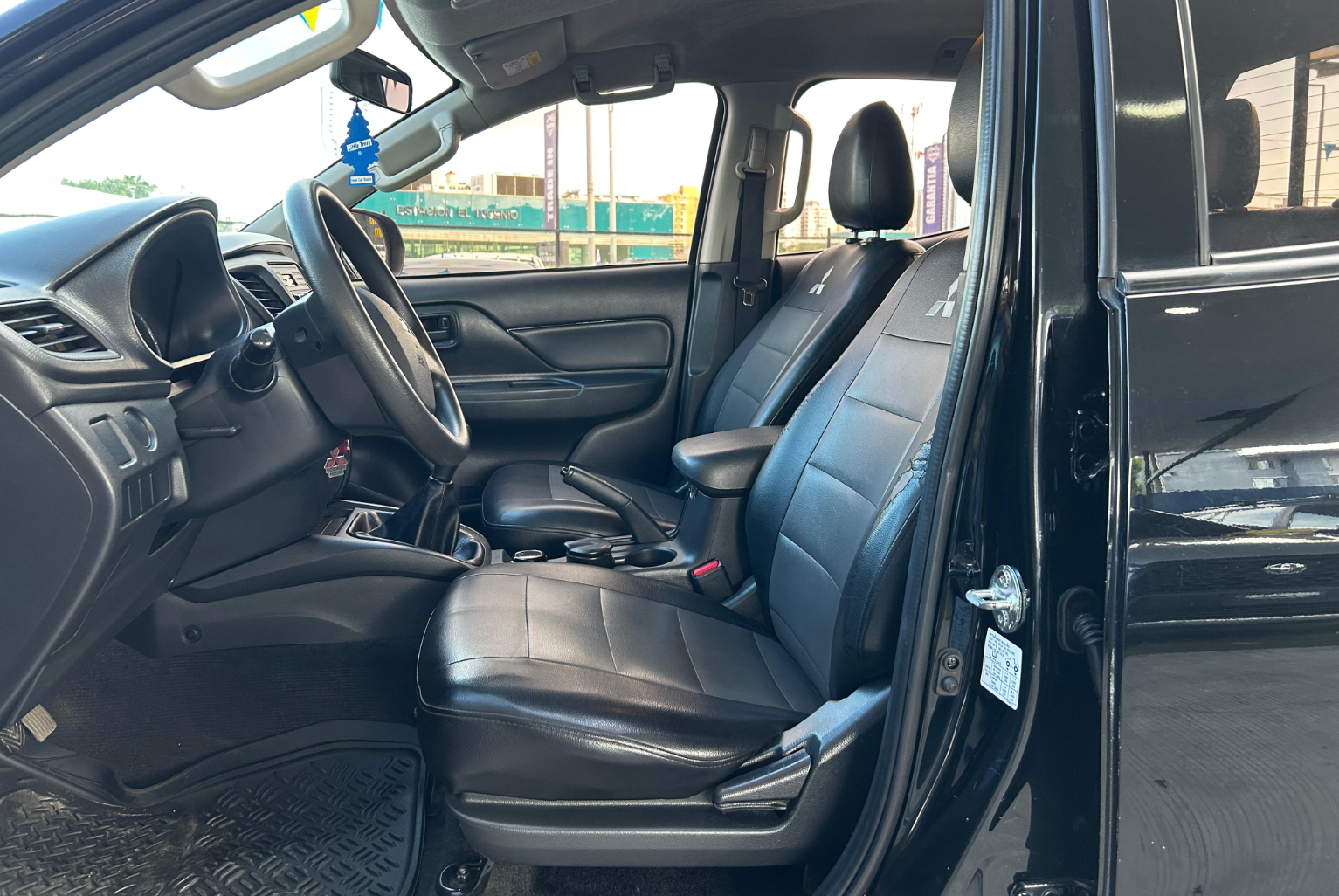 Mitsubishi L 200 2022 Manual color Negro, Imagen #7