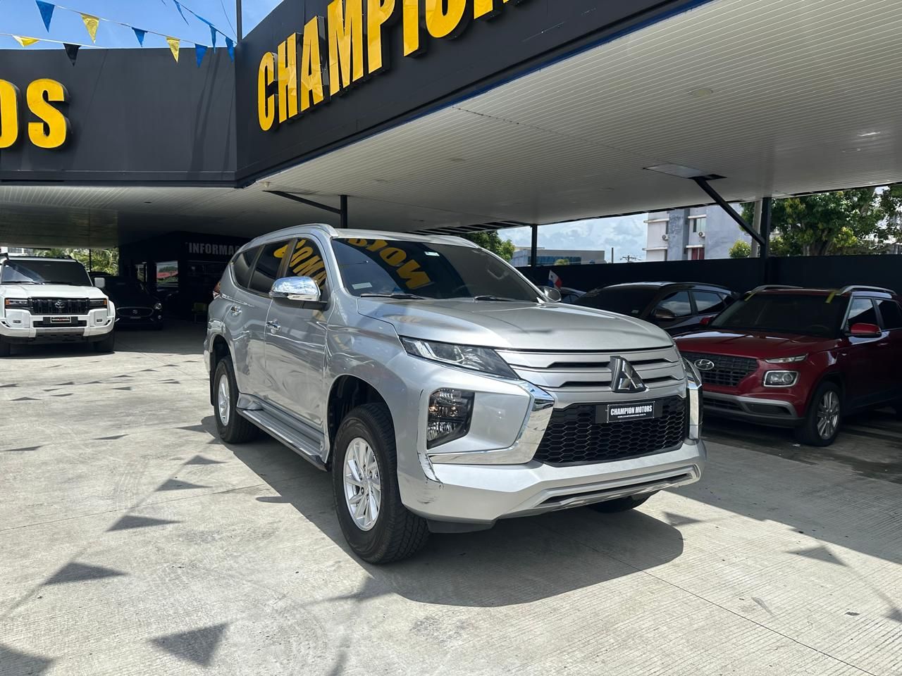 Mitsubishi Montero Sport 2023, Foto 2