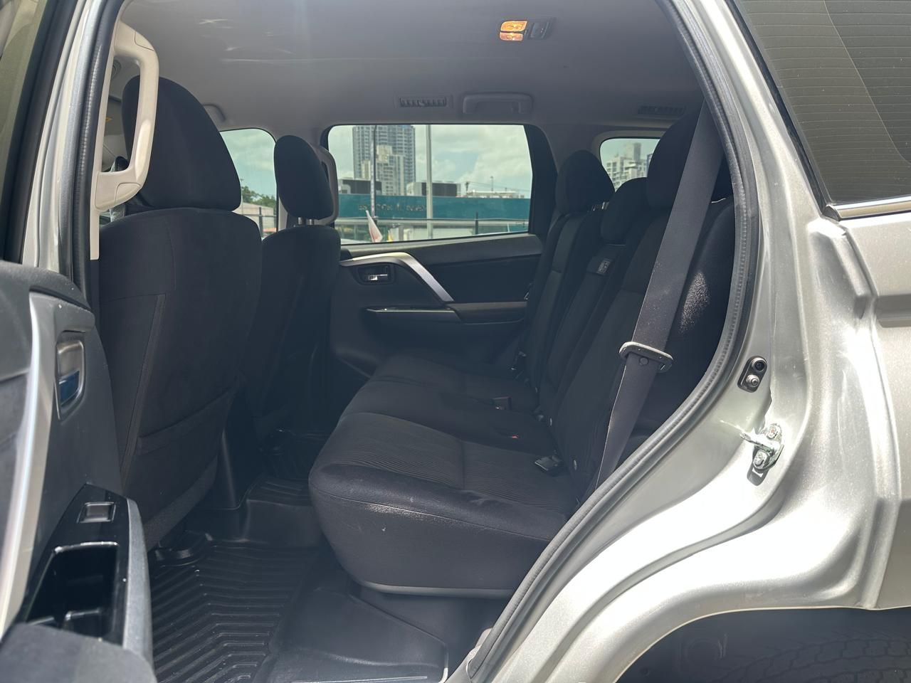 Mitsubishi Montero Sport 2023, Foto 9