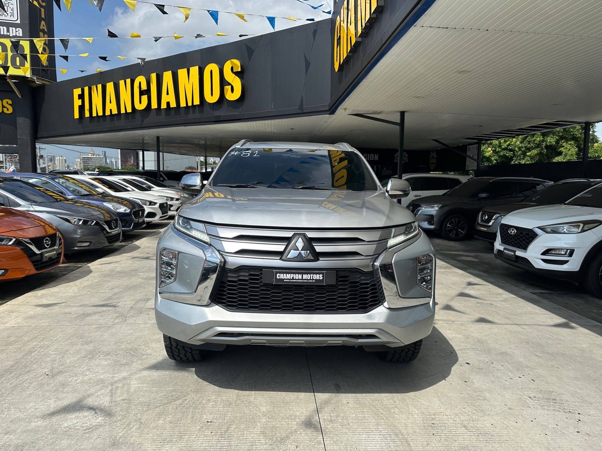 Mitsubishi Montero Sport 2023, Foto 2