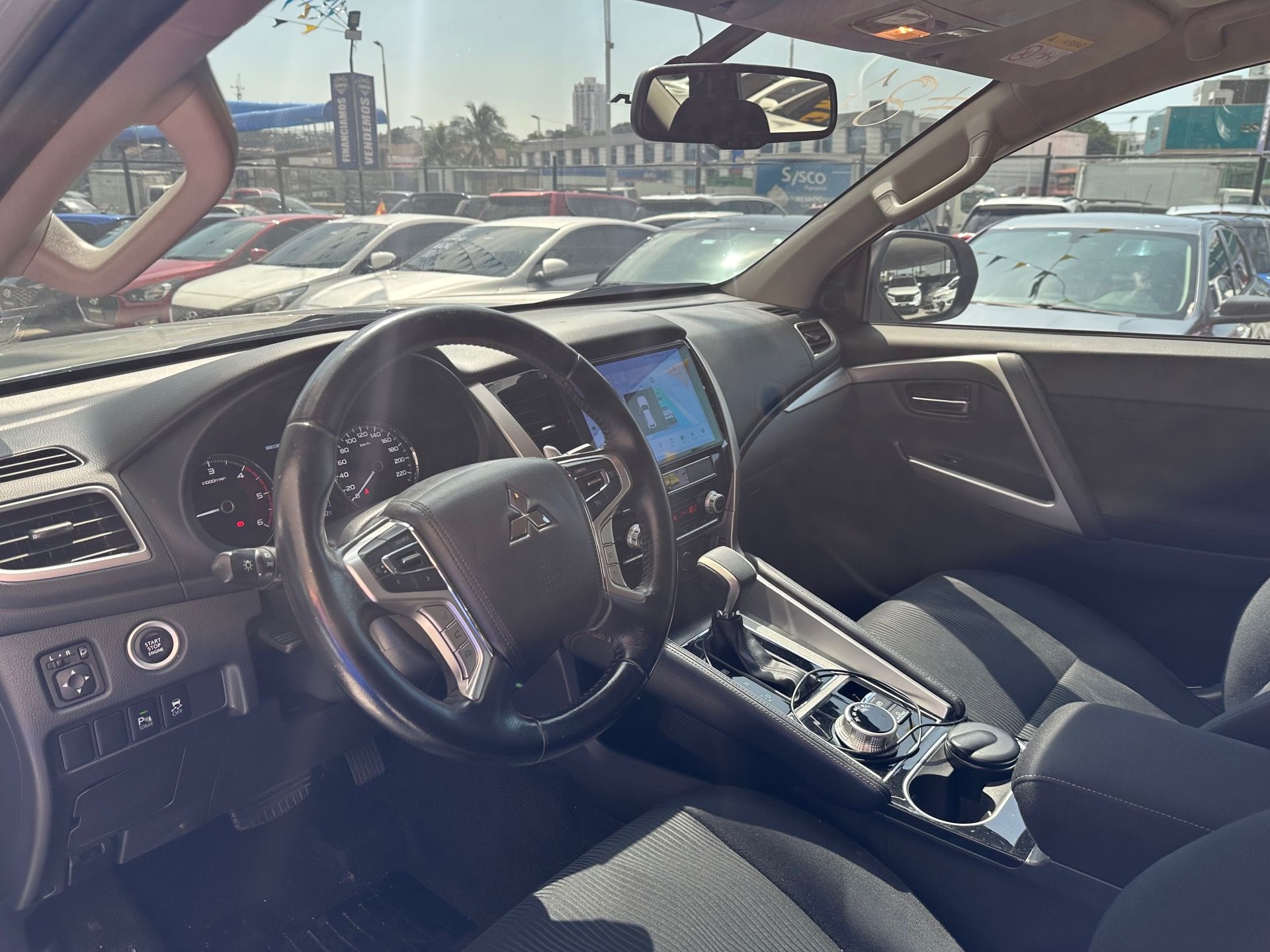 Mitsubishi Montero Sport 2023, Foto 8