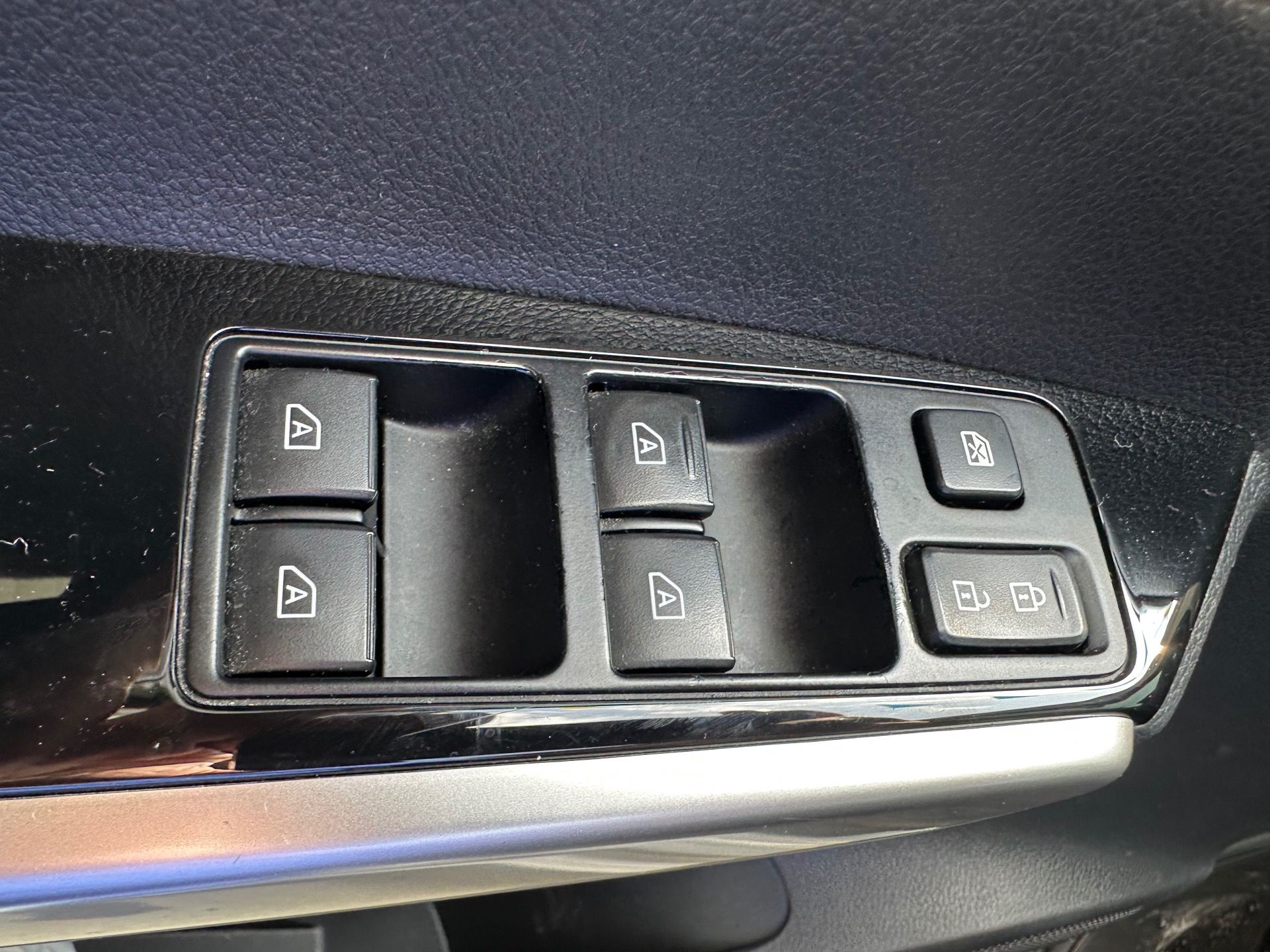 Mitsubishi Montero Sport 2023, Foto 14