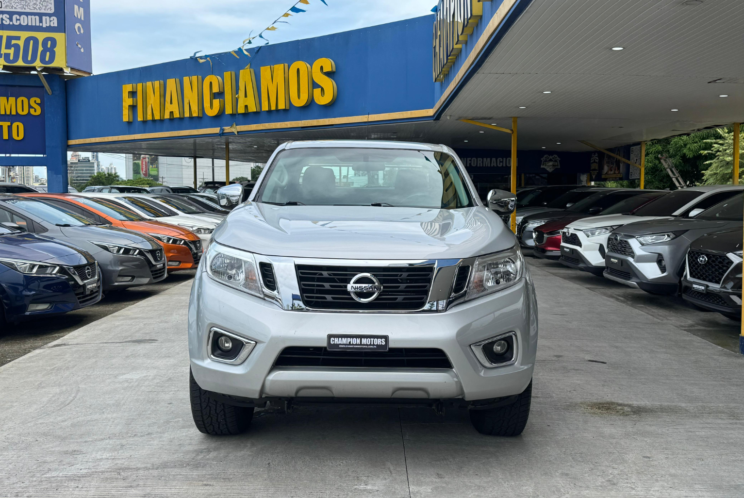 Nissan Frontier 2019 Manual color Plateado, Imagen #2