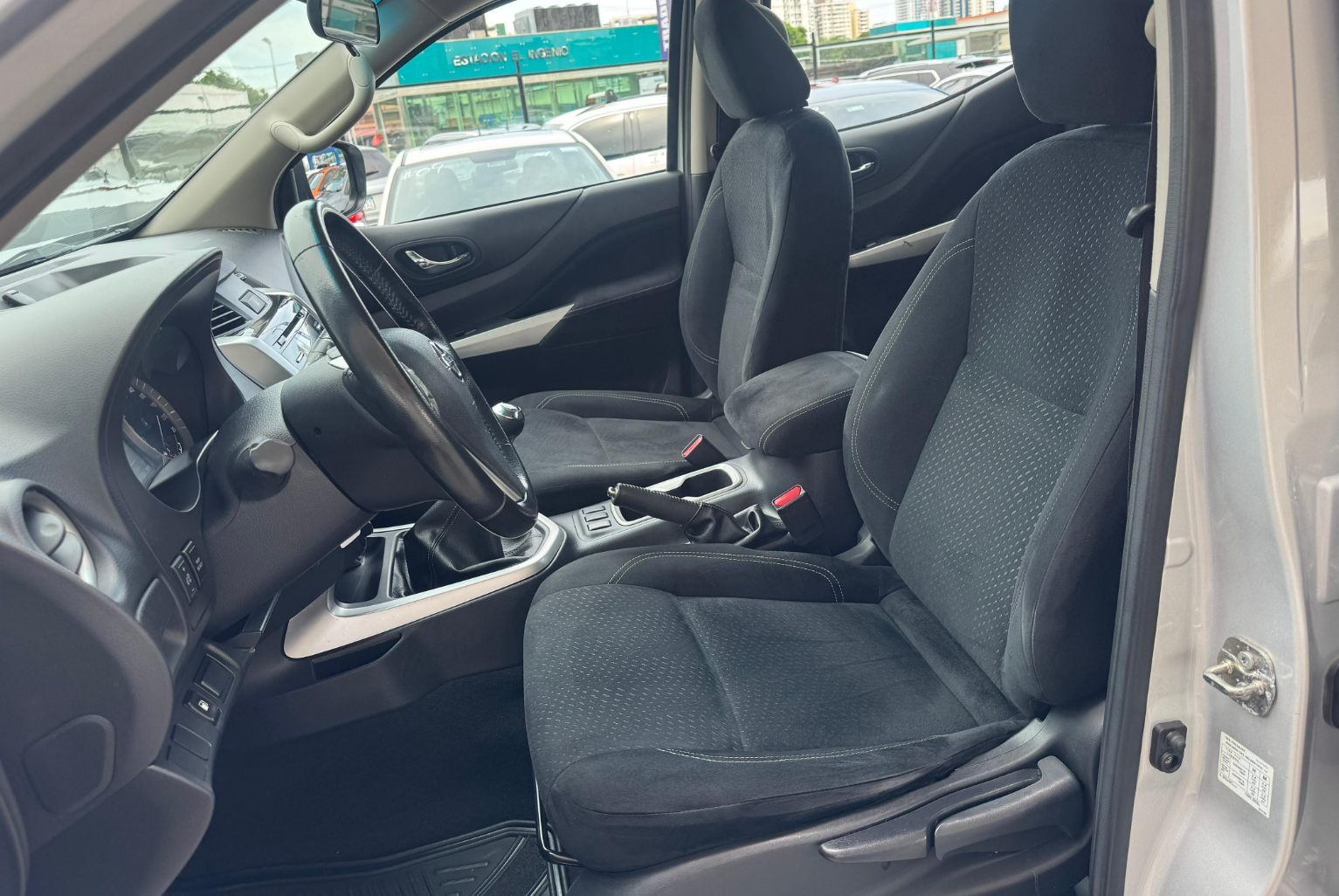 Nissan Frontier 2019 Manual color Plateado, Imagen #7