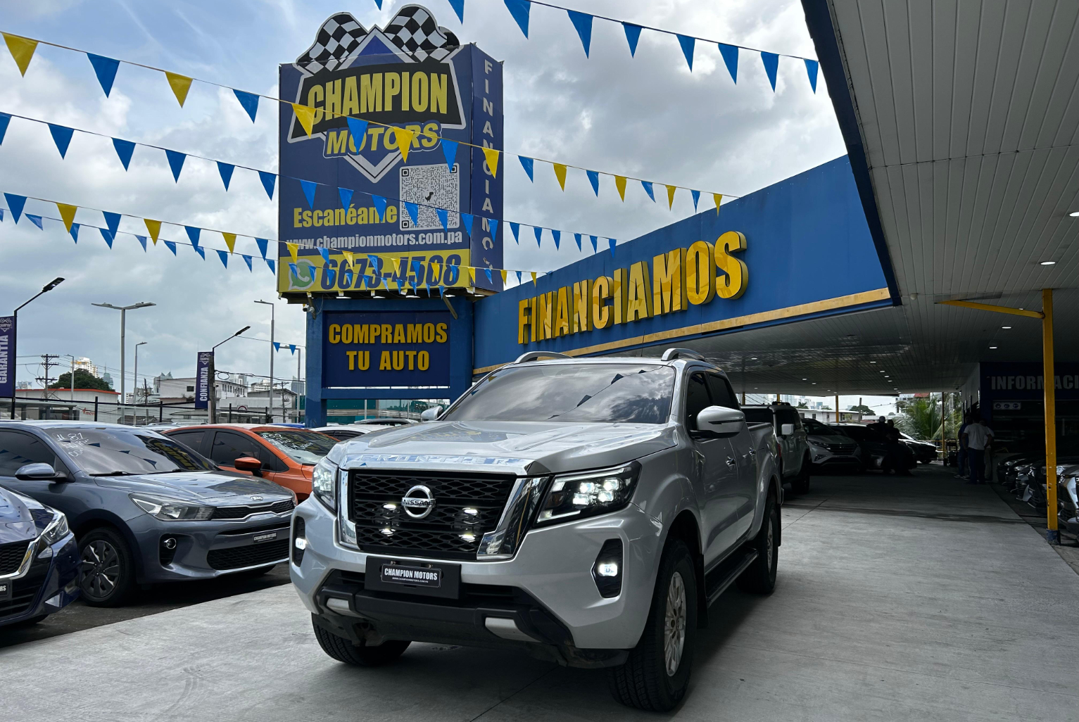 Nissan Frontier 2022 Automático color Plateado, Imagen #1