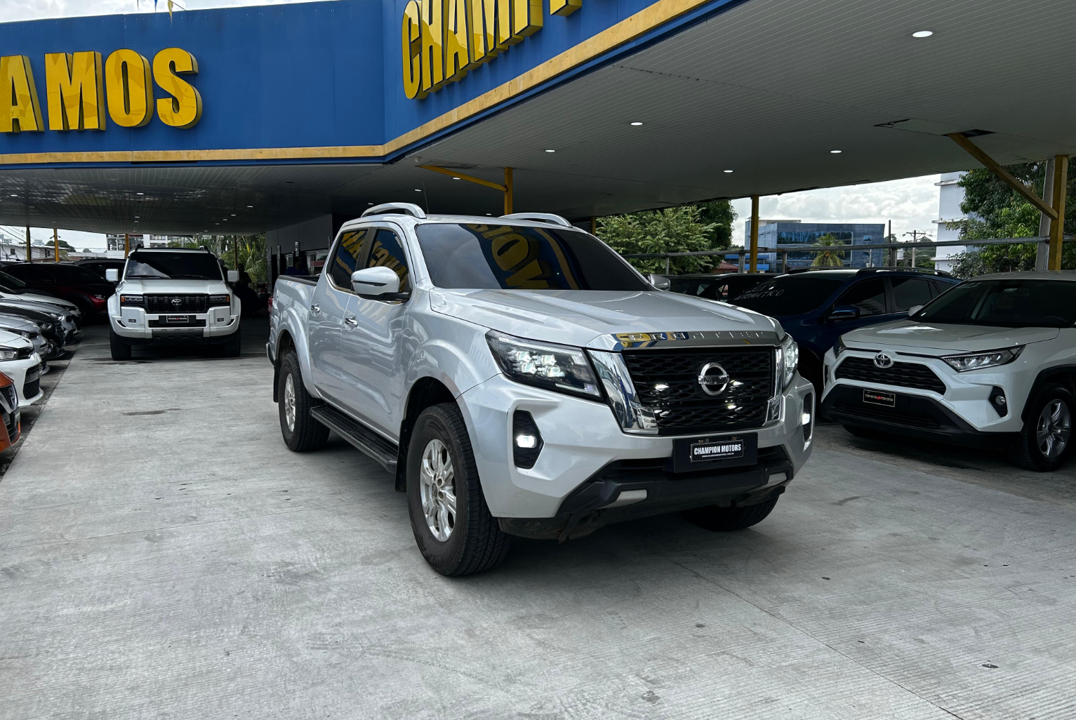 Nissan Frontier 2022 Automático color Plateado, Imagen #3