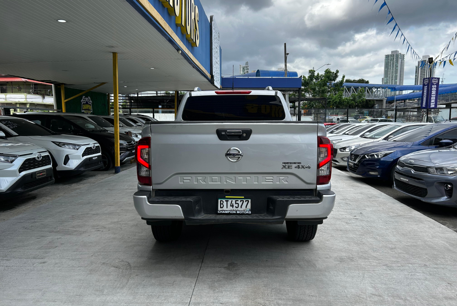 Nissan Frontier 2022 Automático color Plateado, Imagen #5