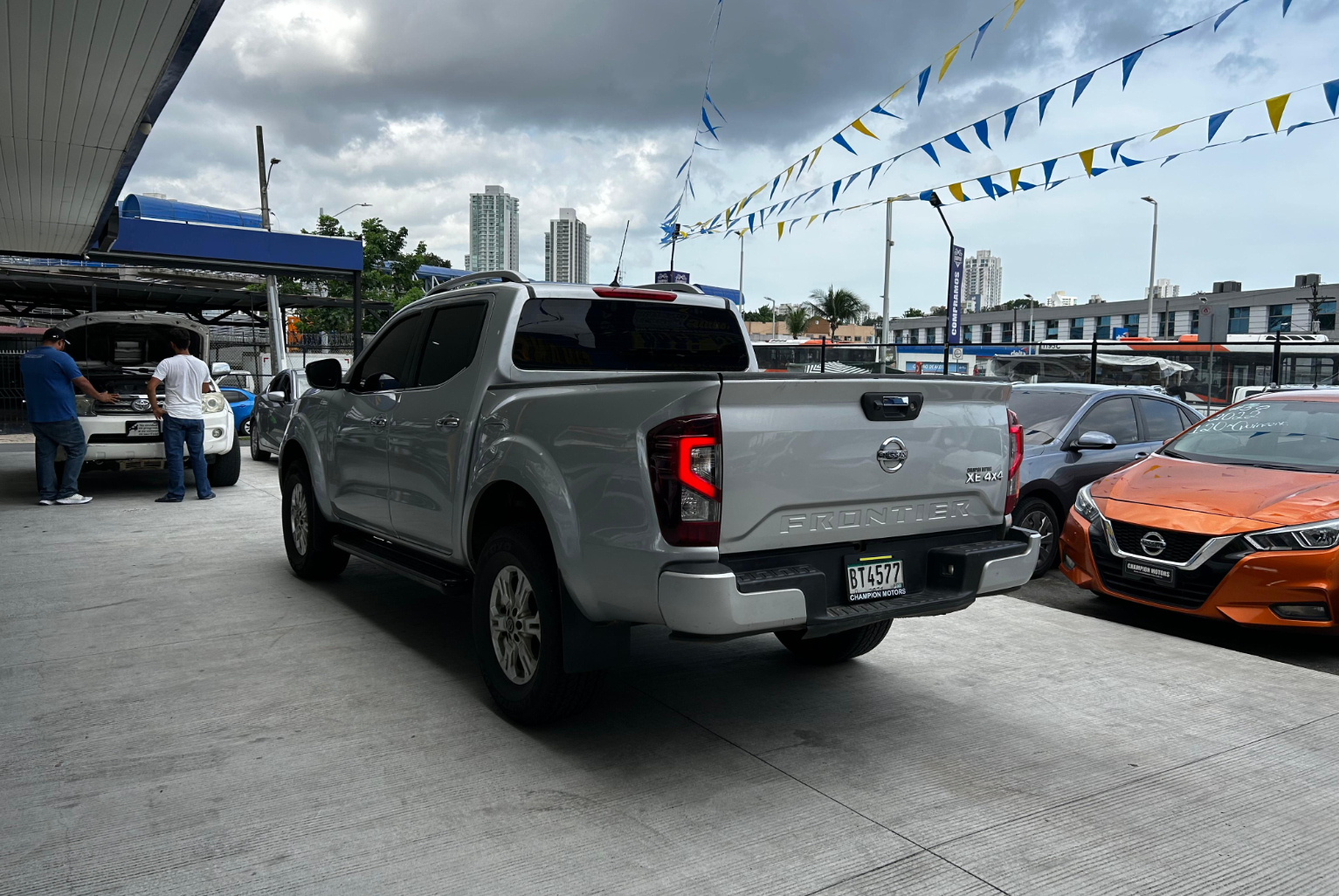 Nissan Frontier 2022 Automático color Plateado, Imagen #6