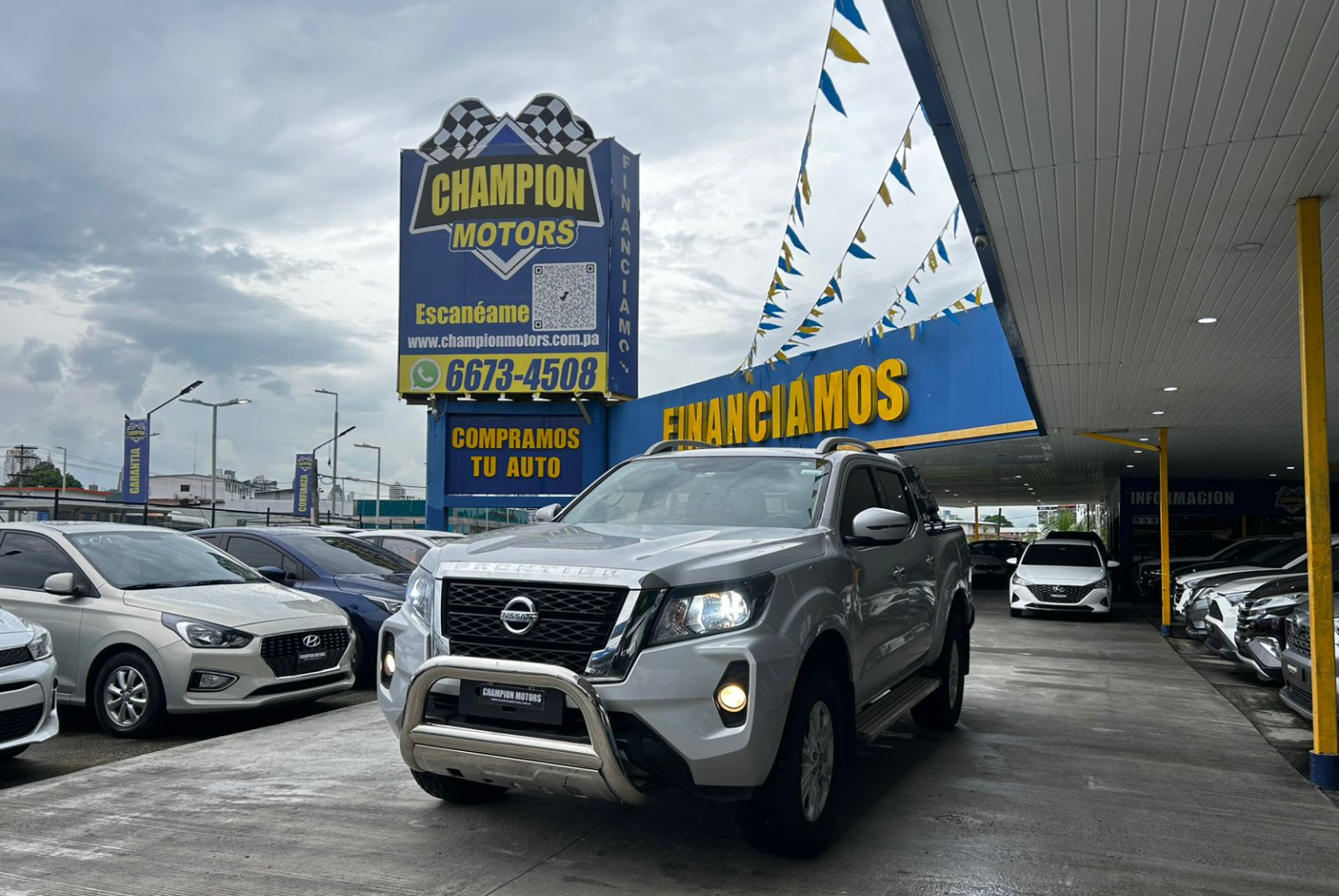 Nissan Frontier 2023 Automático color Plateado, Imagen #1