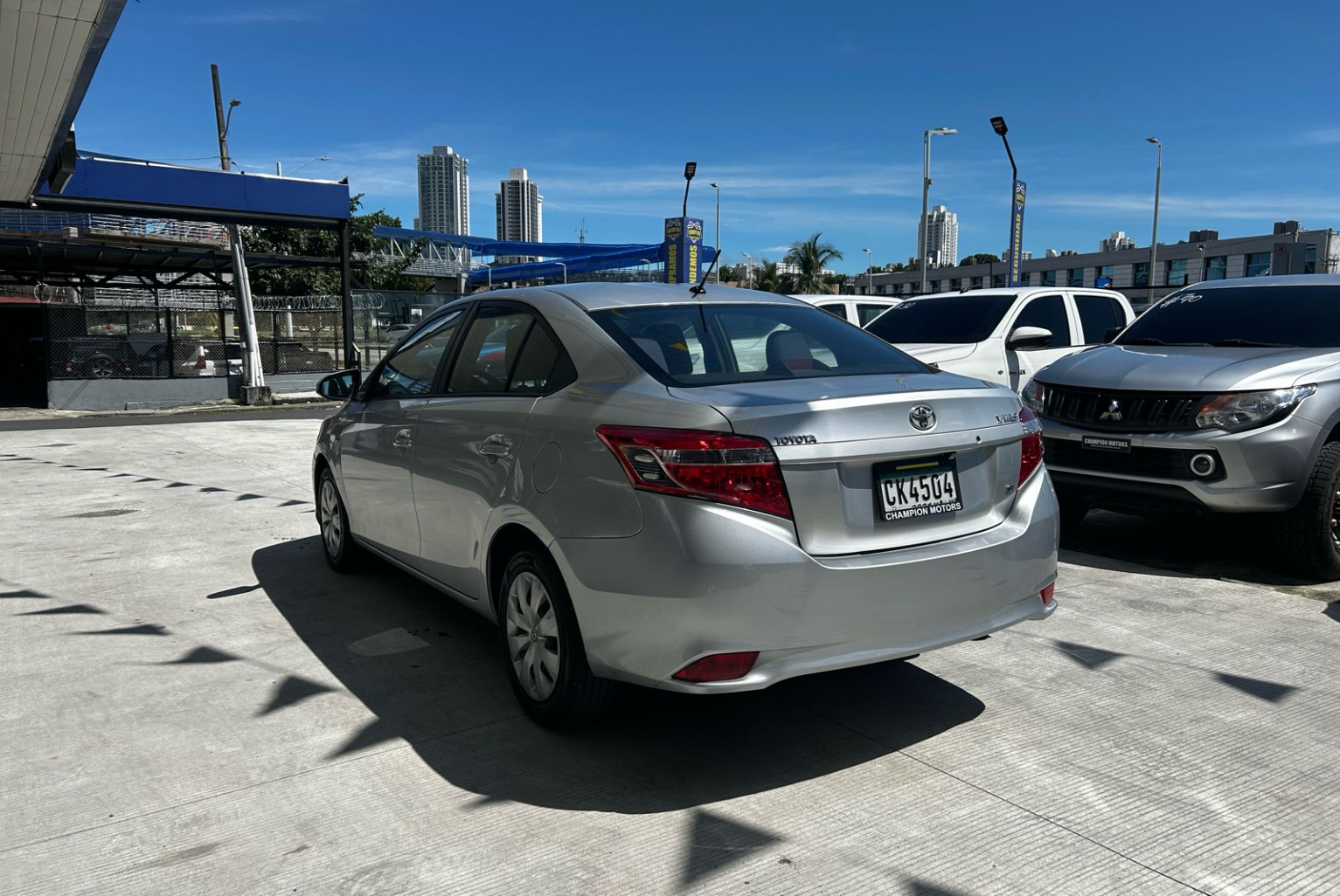 Toyota Yaris 2017 Automático color Plateado, Imagen #6