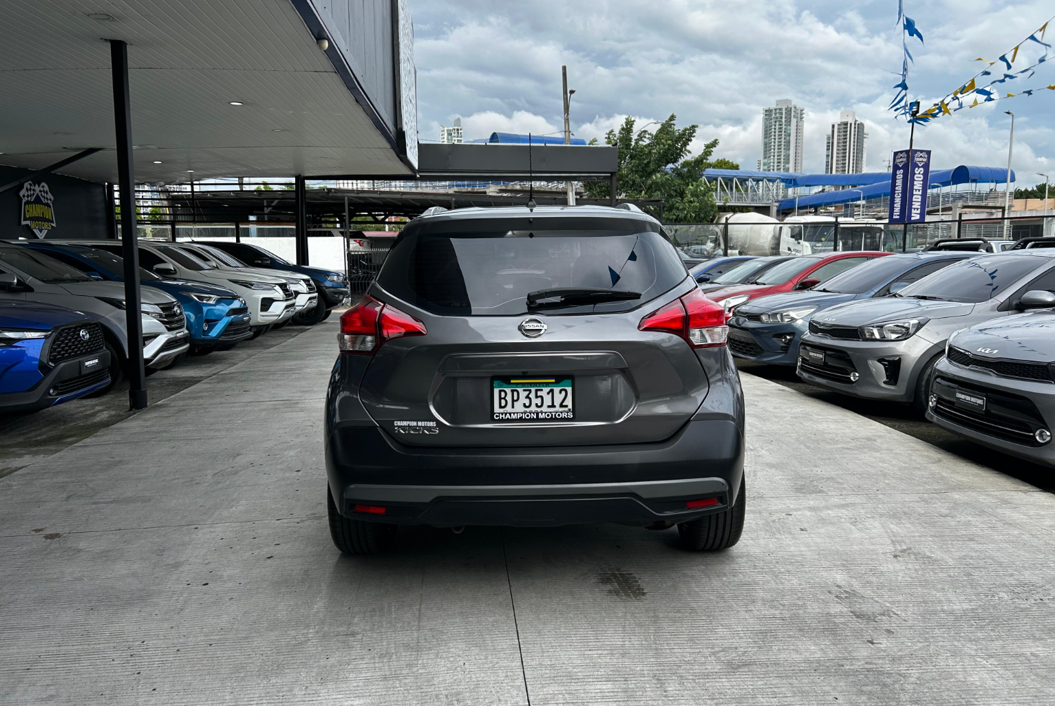 Nissan Kicks 2018 Manual color Gris, Imagen #5