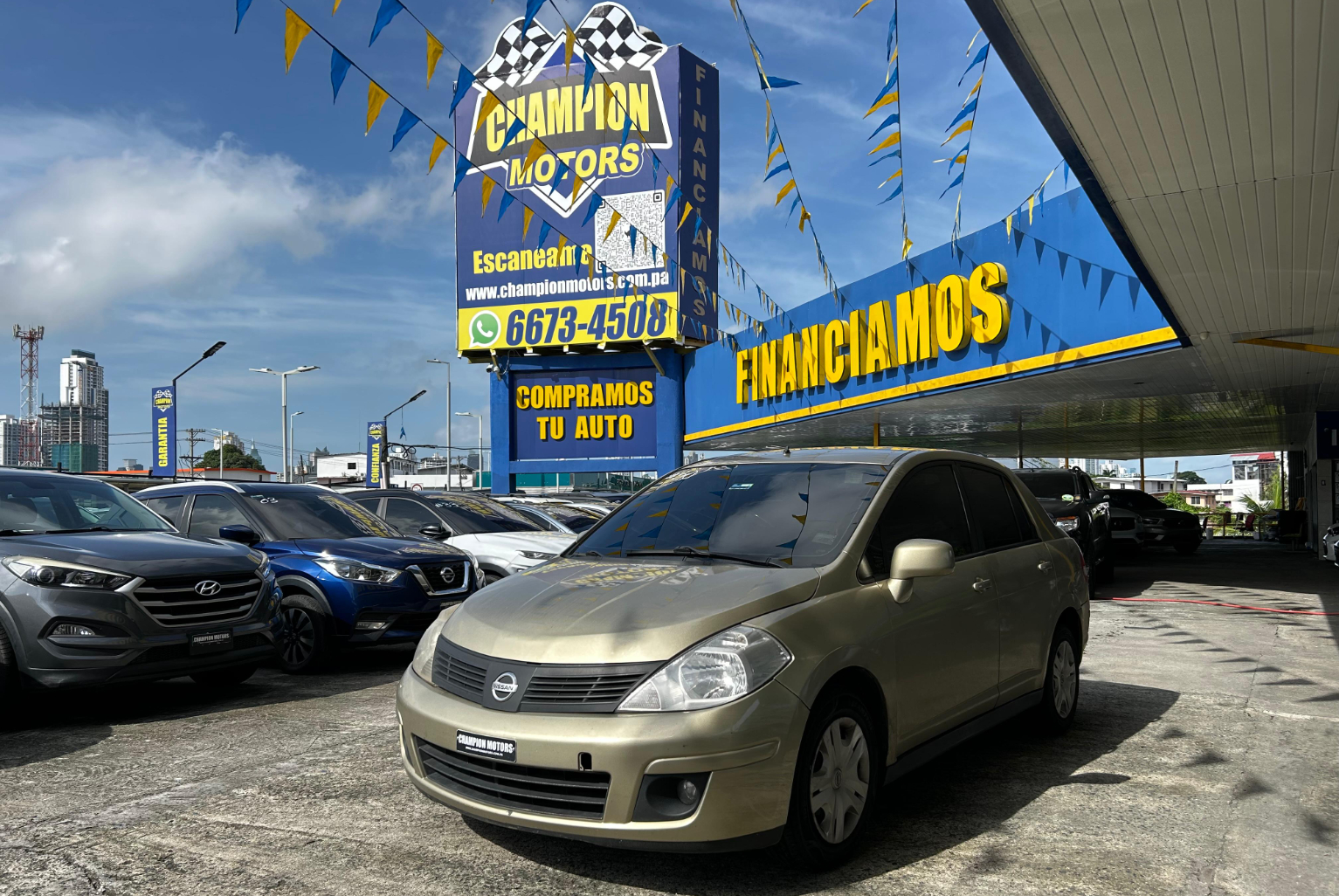 Nissan Tiida 2015 Automático color Beige, Imagen #1