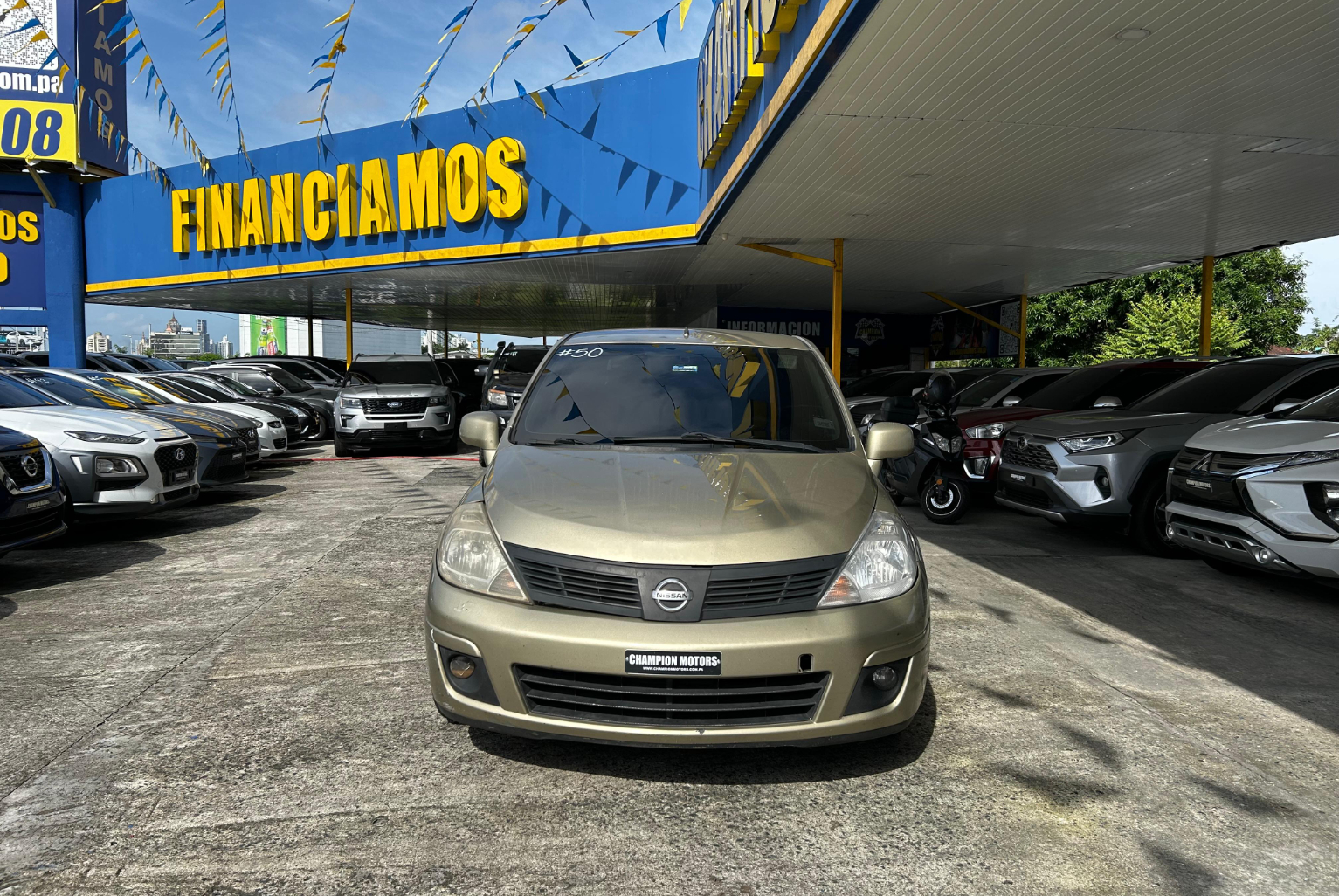 Nissan Tiida 2015 Automático color Beige, Imagen #2