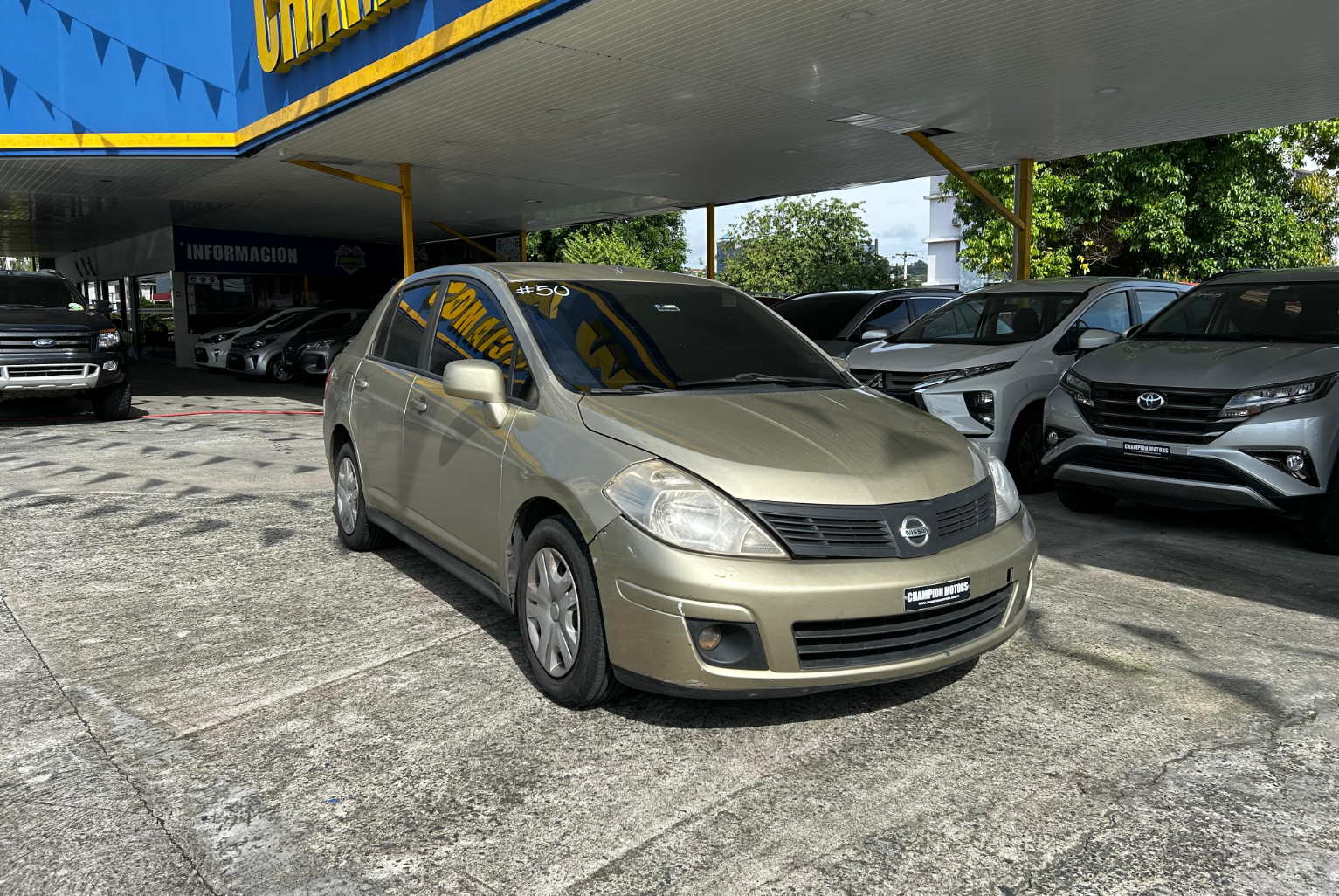 Nissan Tiida 2015 Automático color Beige, Imagen #3