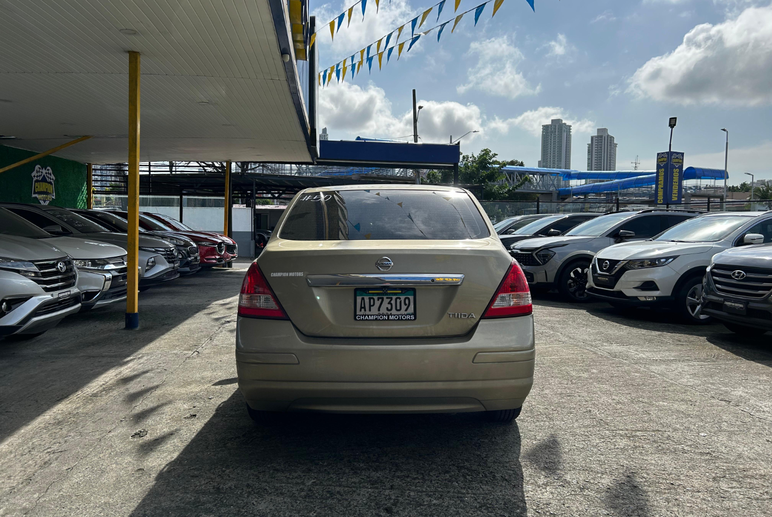 Nissan Tiida 2015 Automático color Beige, Imagen #5