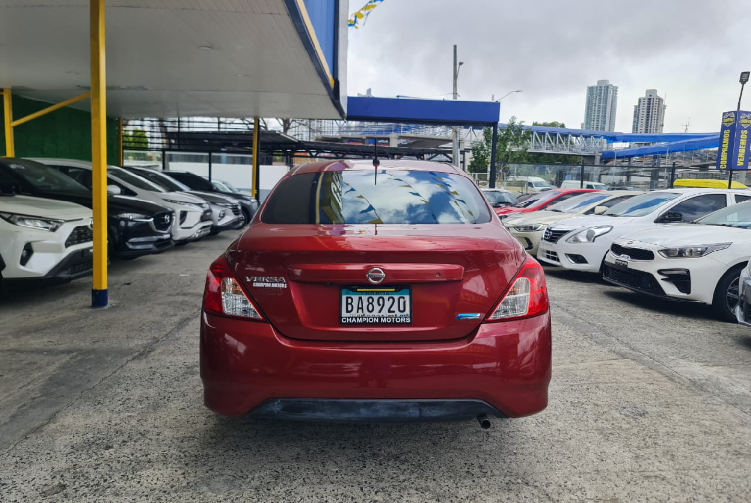 Nissan Versa 2017 Automático color Rojo, Imagen #5