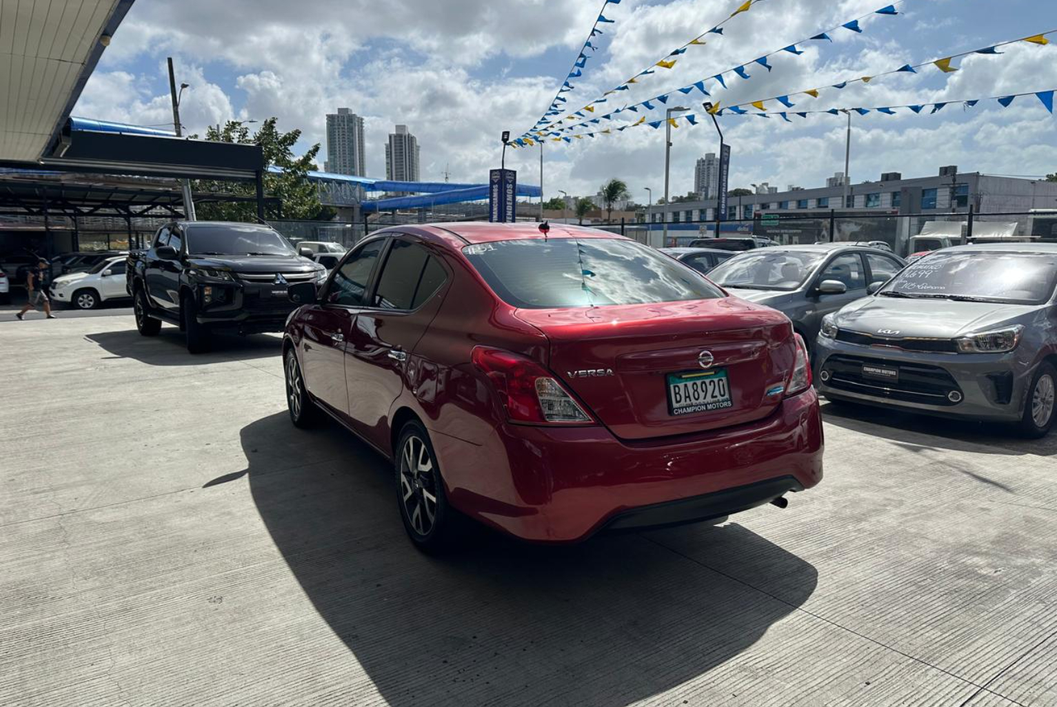 Nissan Versa 2017 Automático color Rojo, Imagen #6
