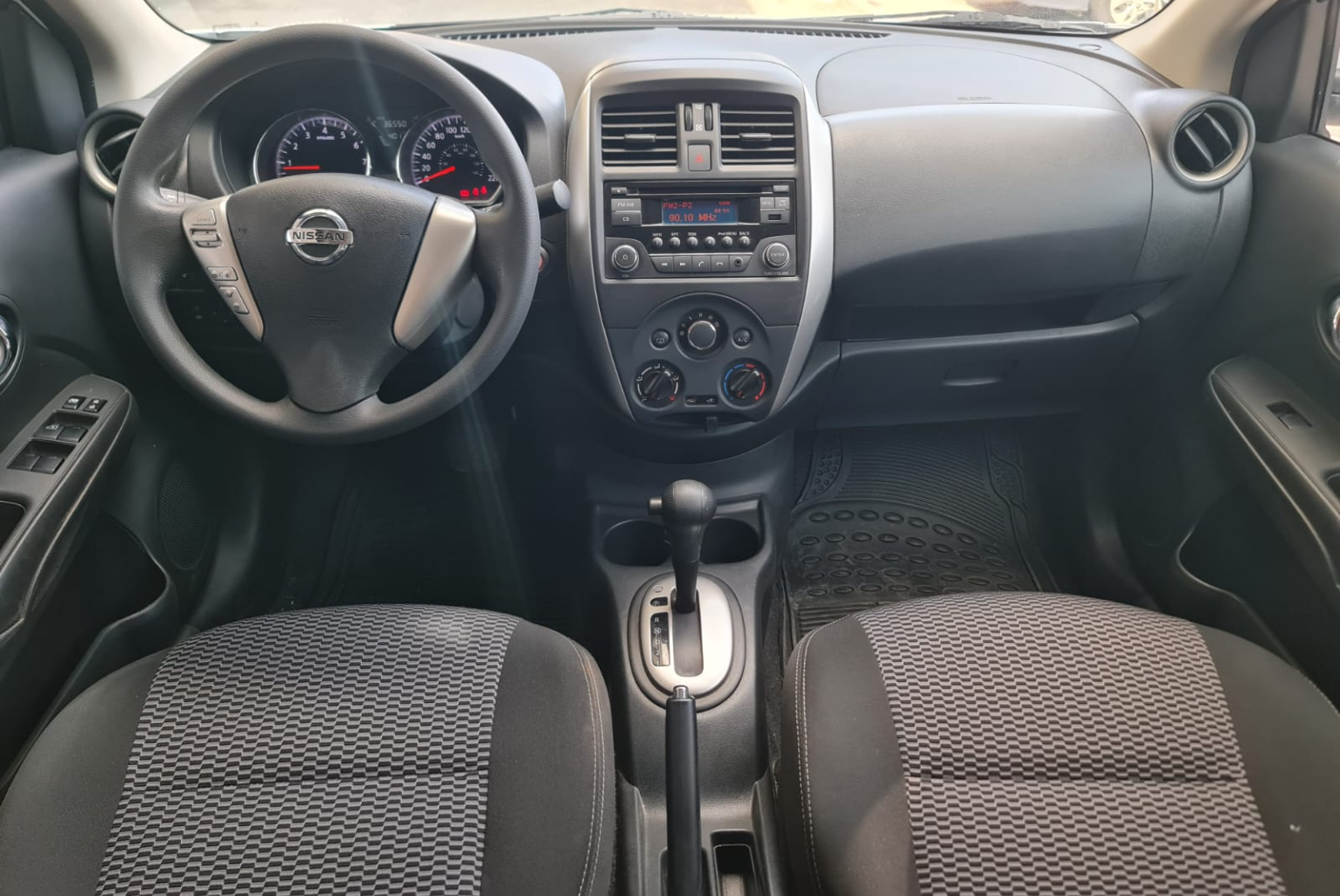 Nissan Versa 2018 Automático color Blanco, Imagen #9