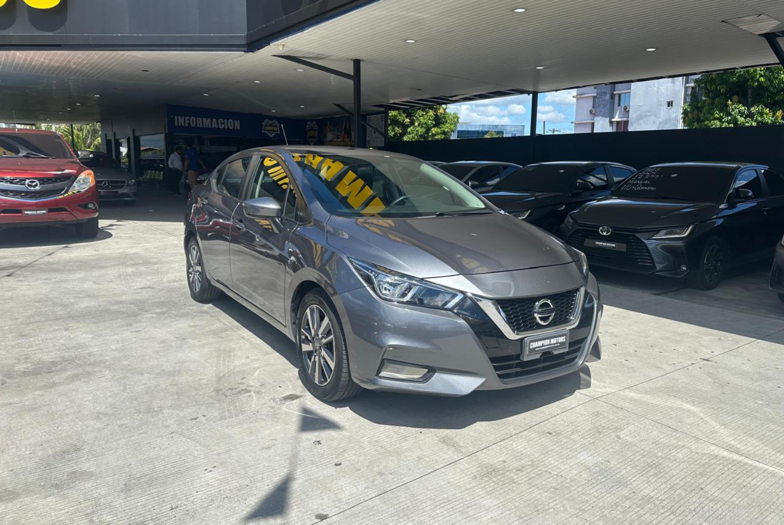 Nissan Versa 2020 Automático color Gris, Imagen #3