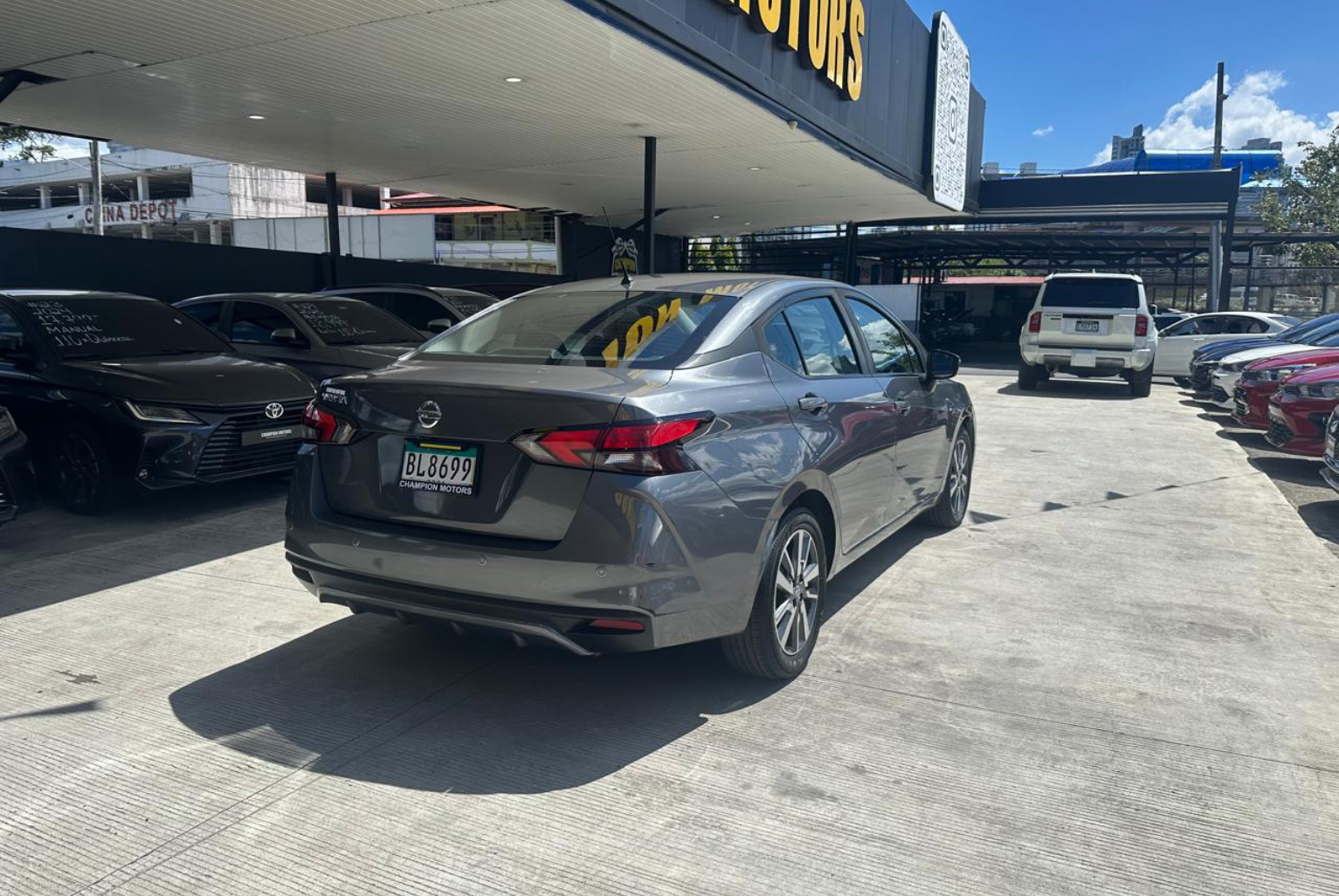 Nissan Versa 2020 Automático color Gris, Imagen #4
