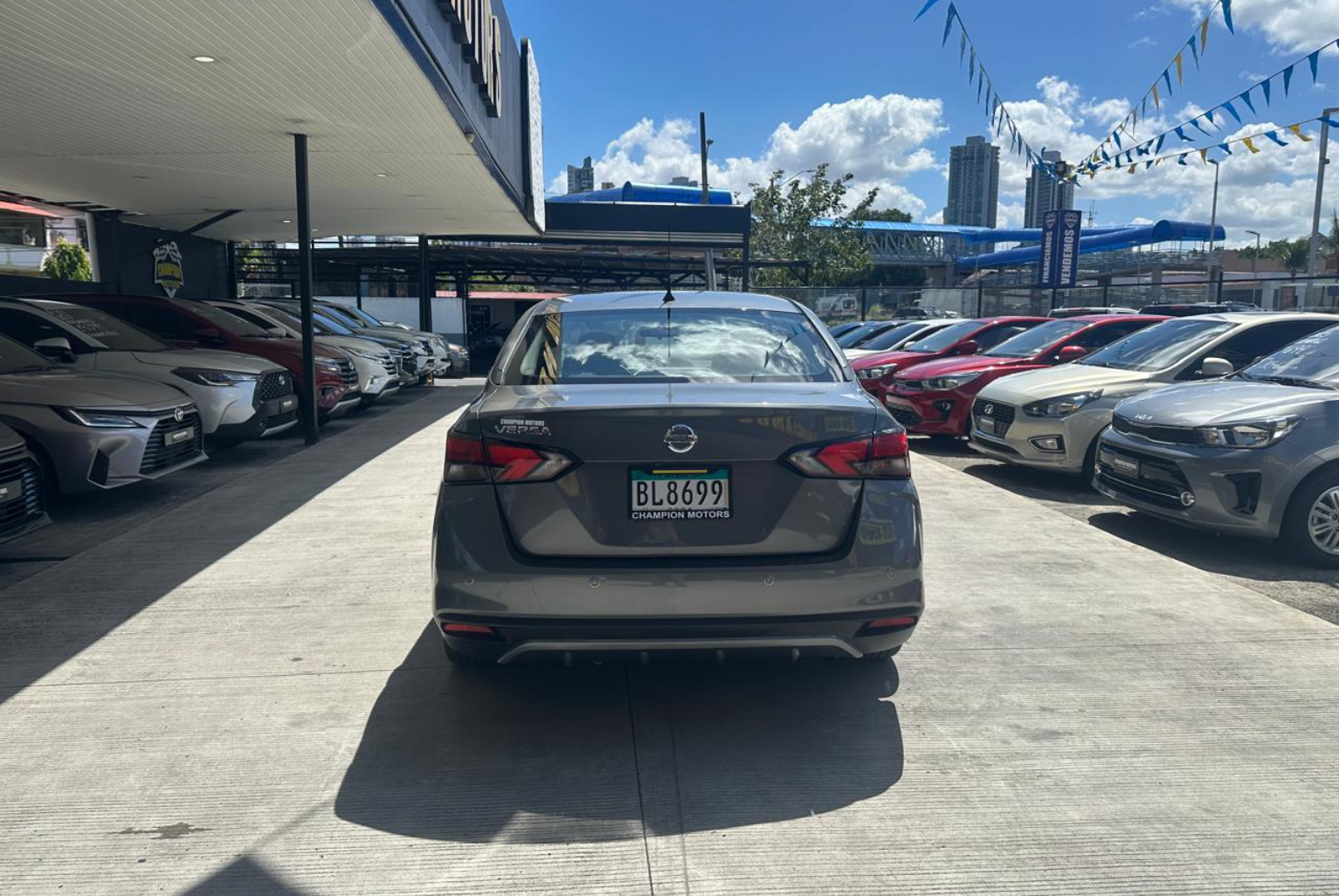 Nissan Versa 2020 Automático color Gris, Imagen #5