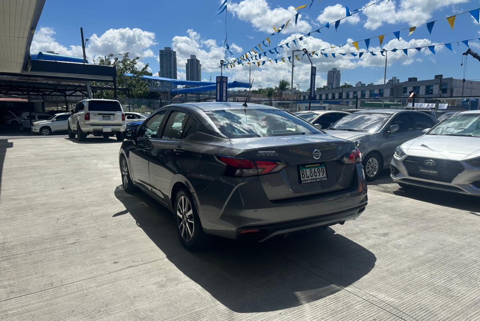 Nissan Versa 2020 Automático color Gris, Imagen #6