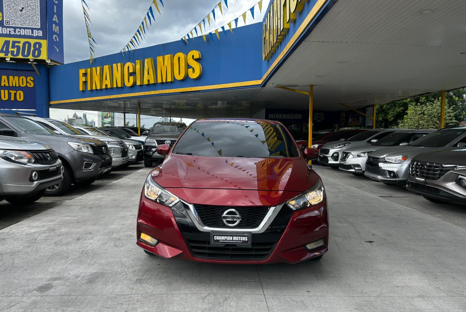 Nissan Versa 2021 Automático color Rojo, Imagen #2