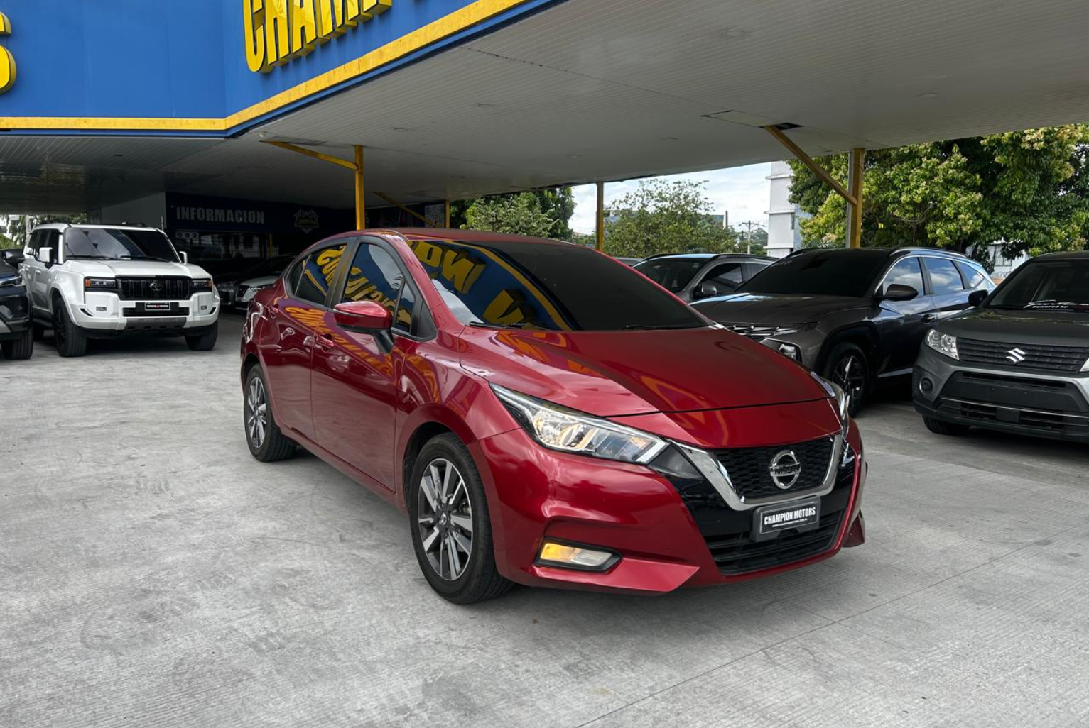 Nissan Versa 2021 Automático color Rojo, Imagen #3