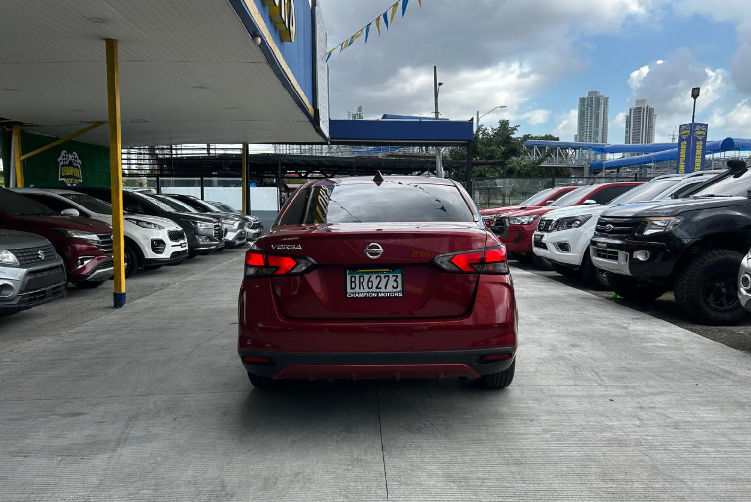 Nissan Versa 2021 Automático color Rojo, Imagen #5