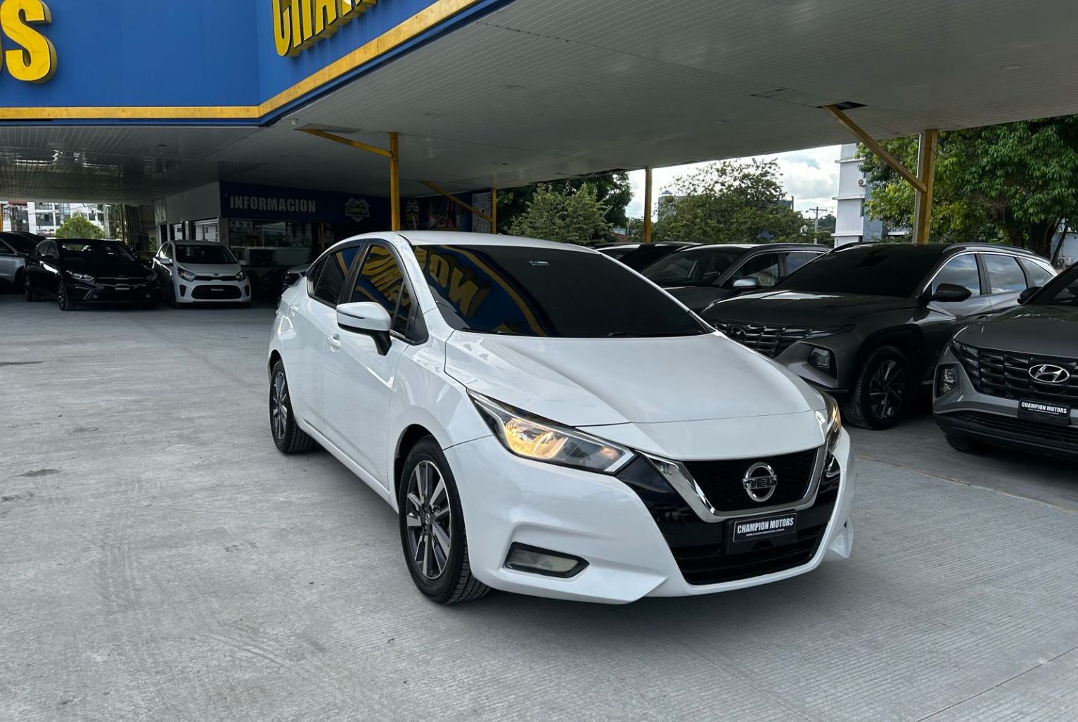 Nissan Versa 2022 Automático color Blanco, Imagen #3