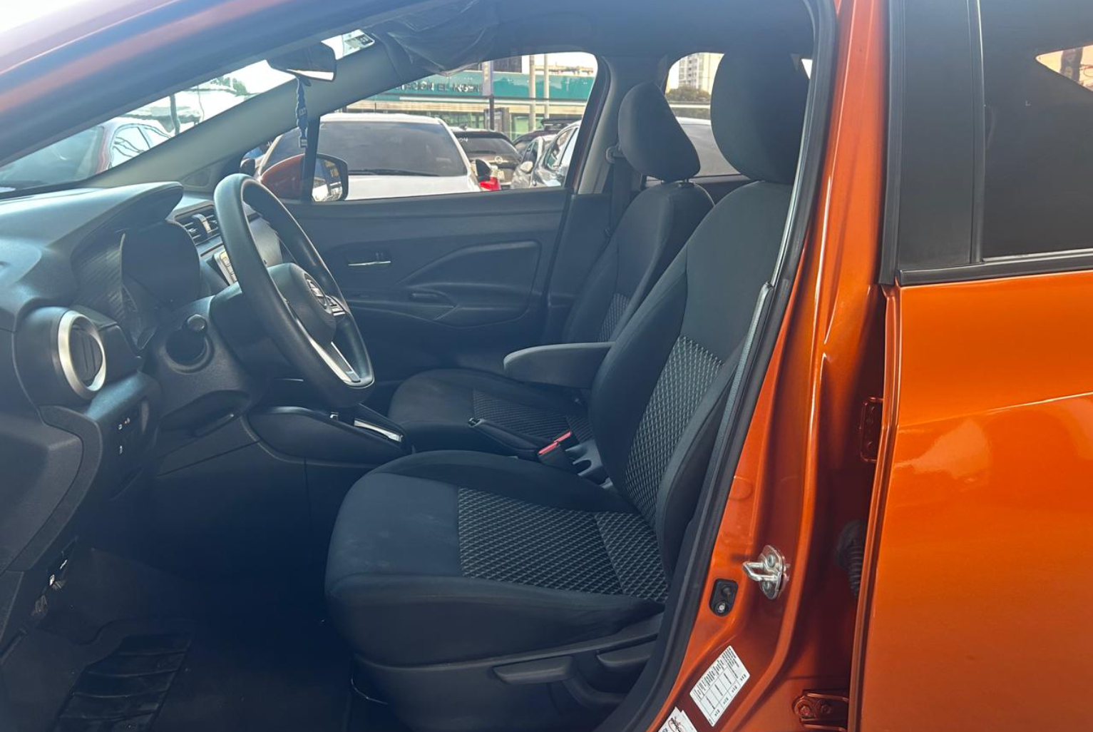 Nissan Versa 2022 Automático color Naranja, Imagen #8