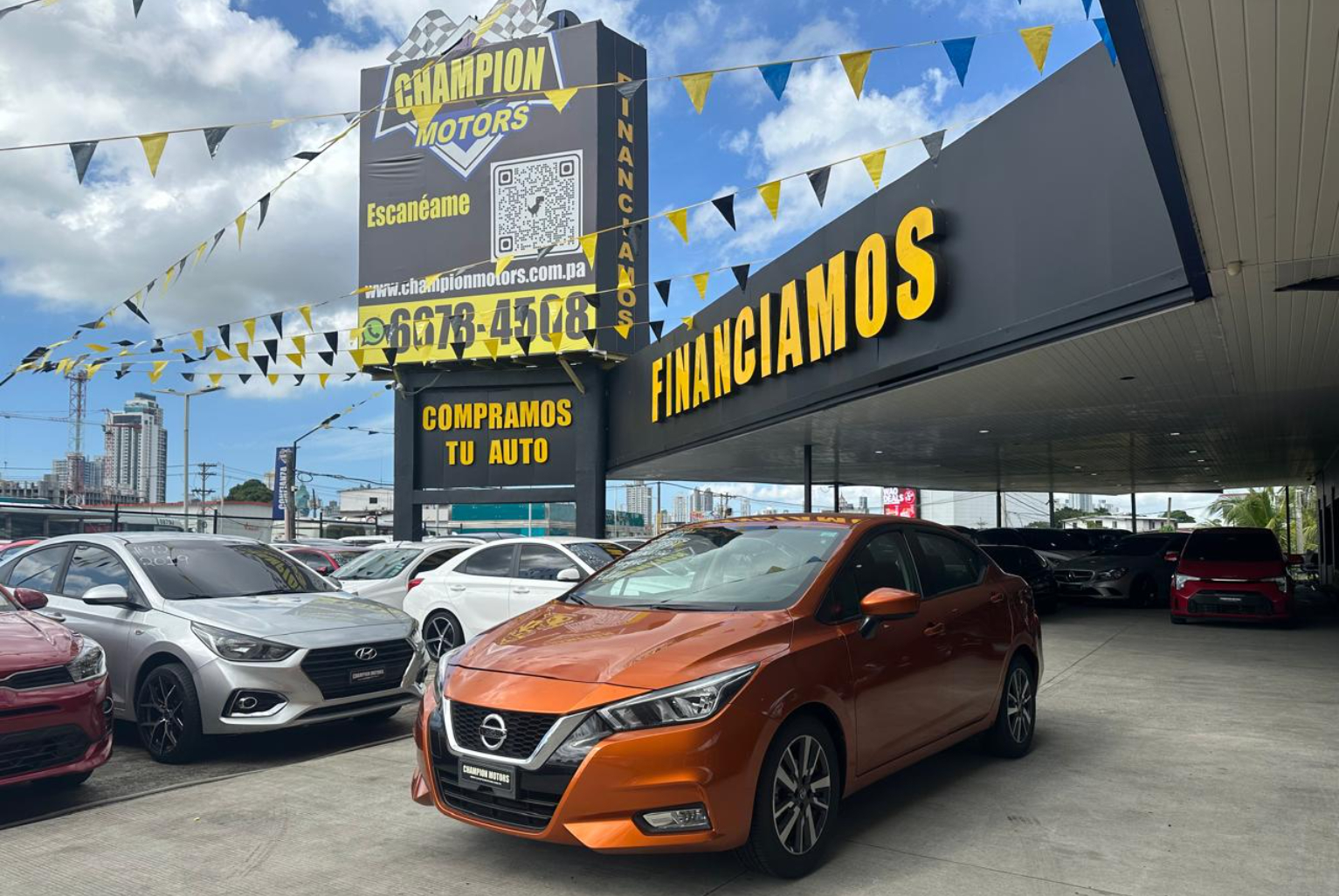 Nissan Versa 2022 Automático color Naranja, Imagen #1