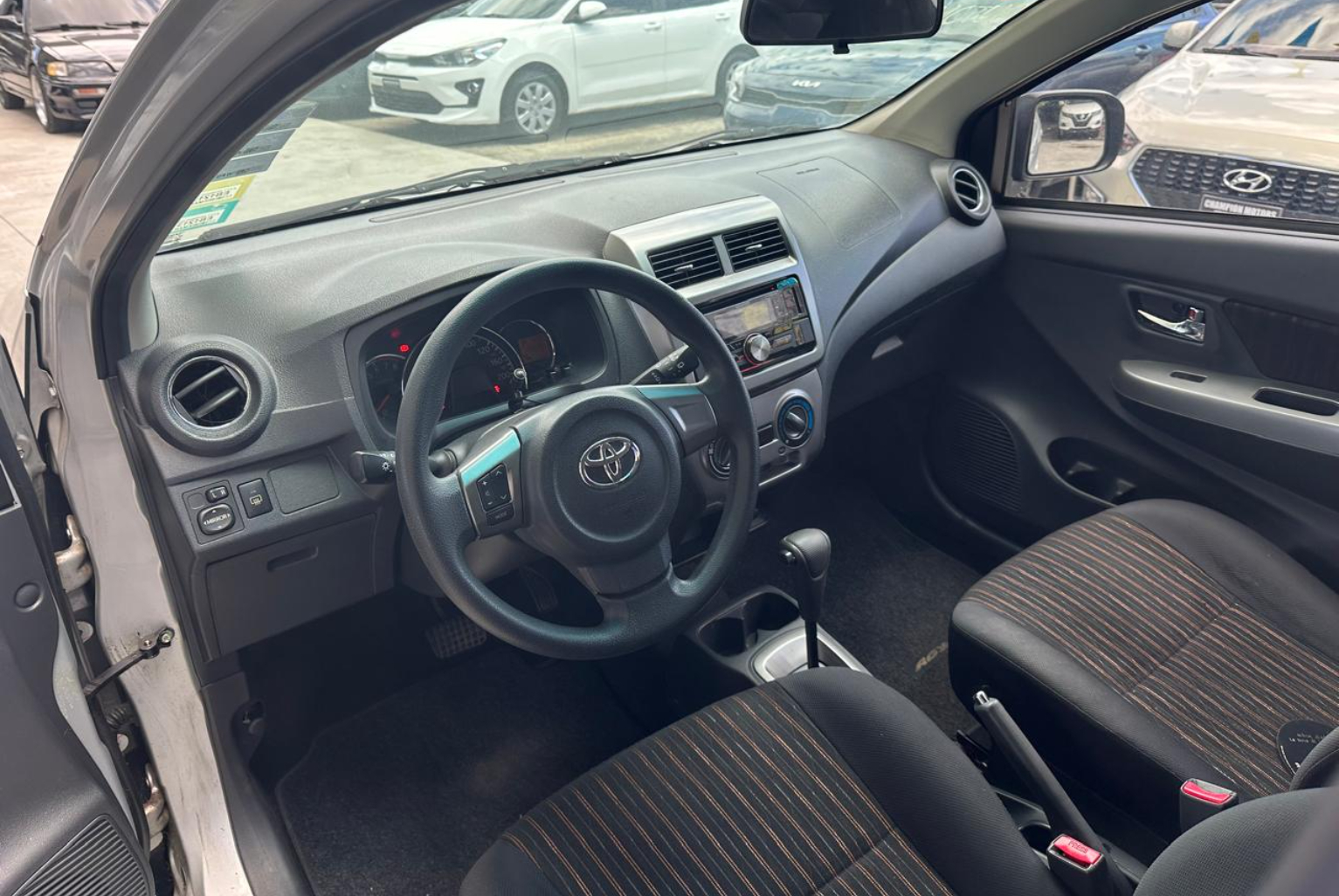 Toyota Agya 2019 Automático color Plateado, Imagen #7