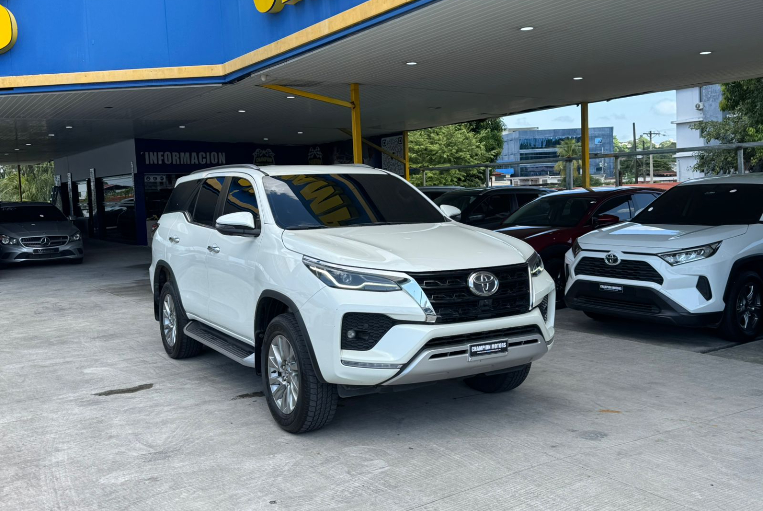 Toyota Fortuner 2023 Automático color Blanco, Imagen #3