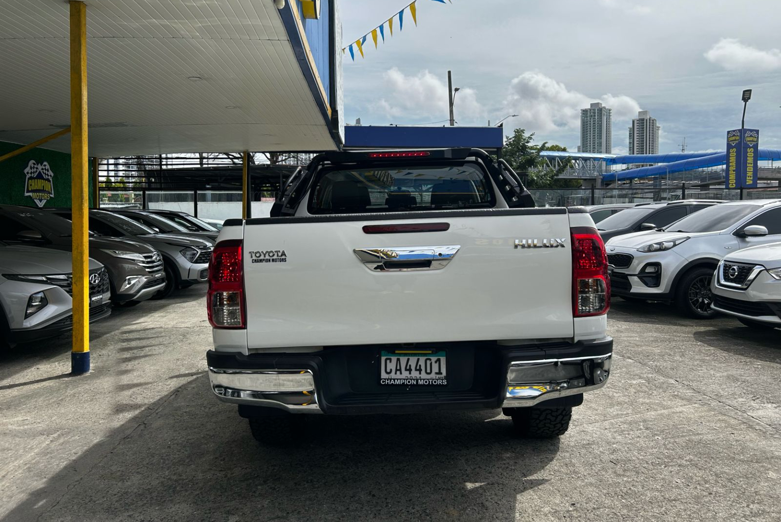 Toyota Hilux 2017 Automático color Blanco, Imagen #5