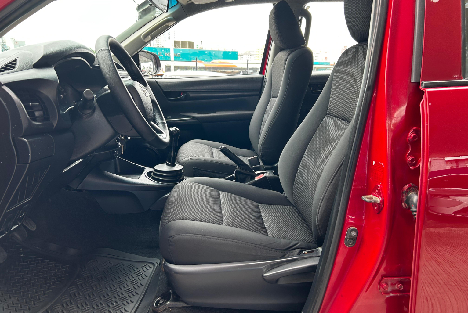 Toyota Hilux 2016 Manual color Rojo, Imagen #8