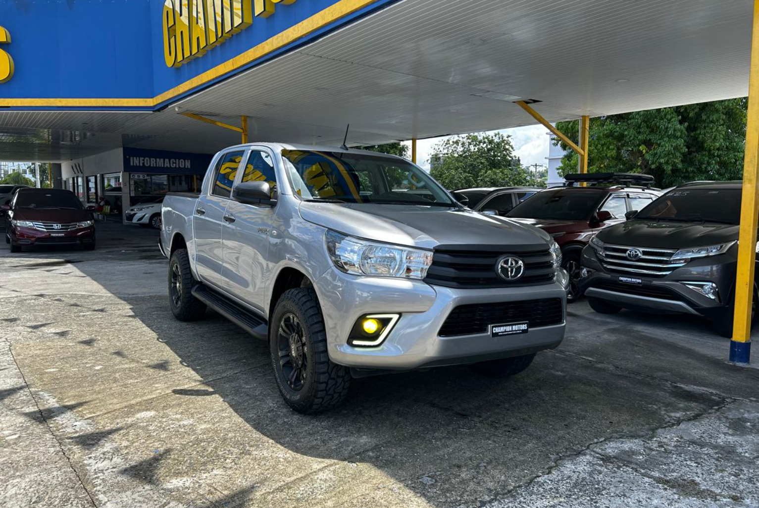 Toyota Hilux 2019 Manual color Plateado, Imagen #3