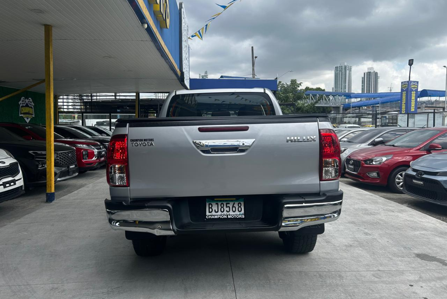 Toyota Hilux 2020 Automático color Plateado, Imagen #5