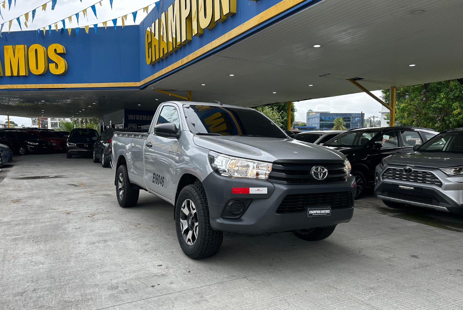 Toyota Hilux 2023 Manual color Plateado, Imagen #3