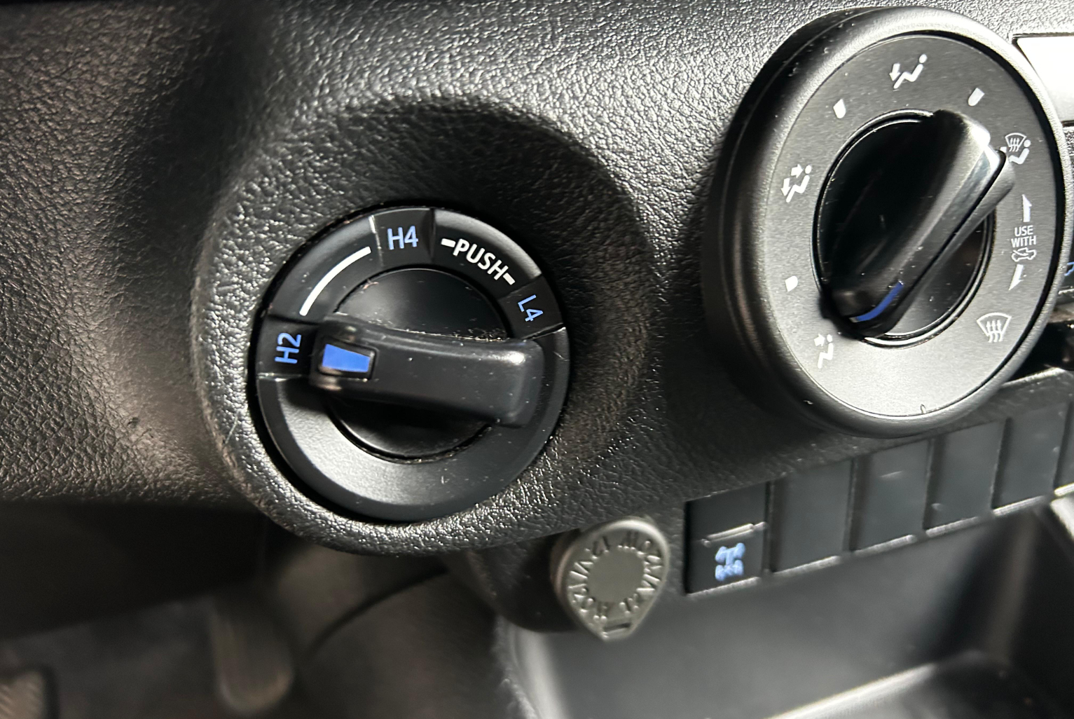 Toyota Hilux 2023 Manual color Plateado, Imagen #9