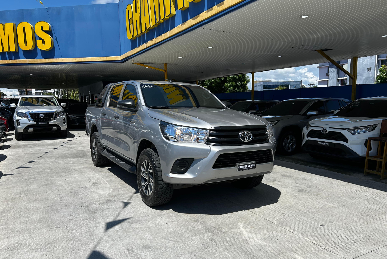 Toyota Hilux 2023 Manual color Plateado, Imagen #3